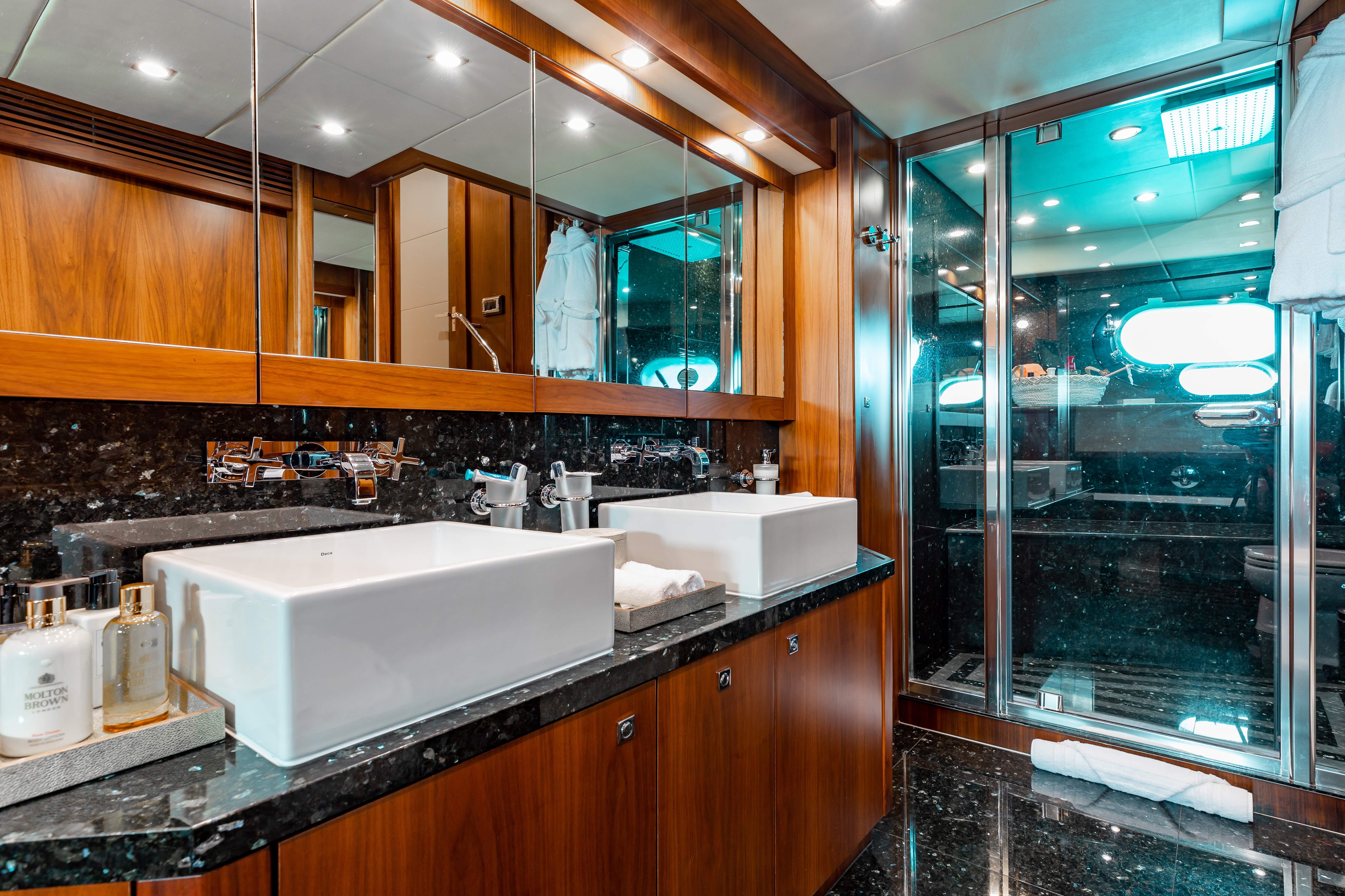 2009 Sunseeker 121 – photo 15