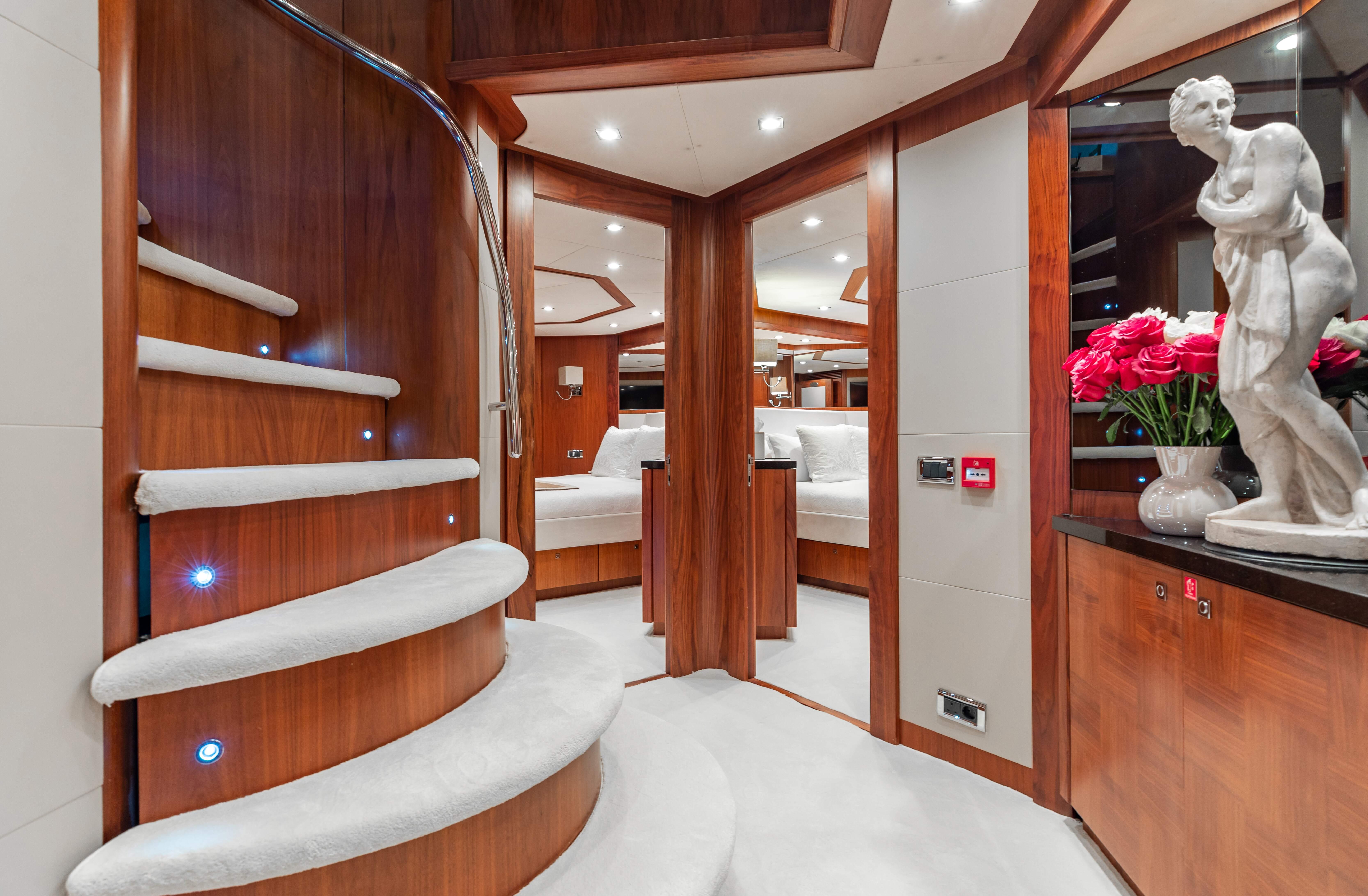 2009 Sunseeker 121 – photo 16