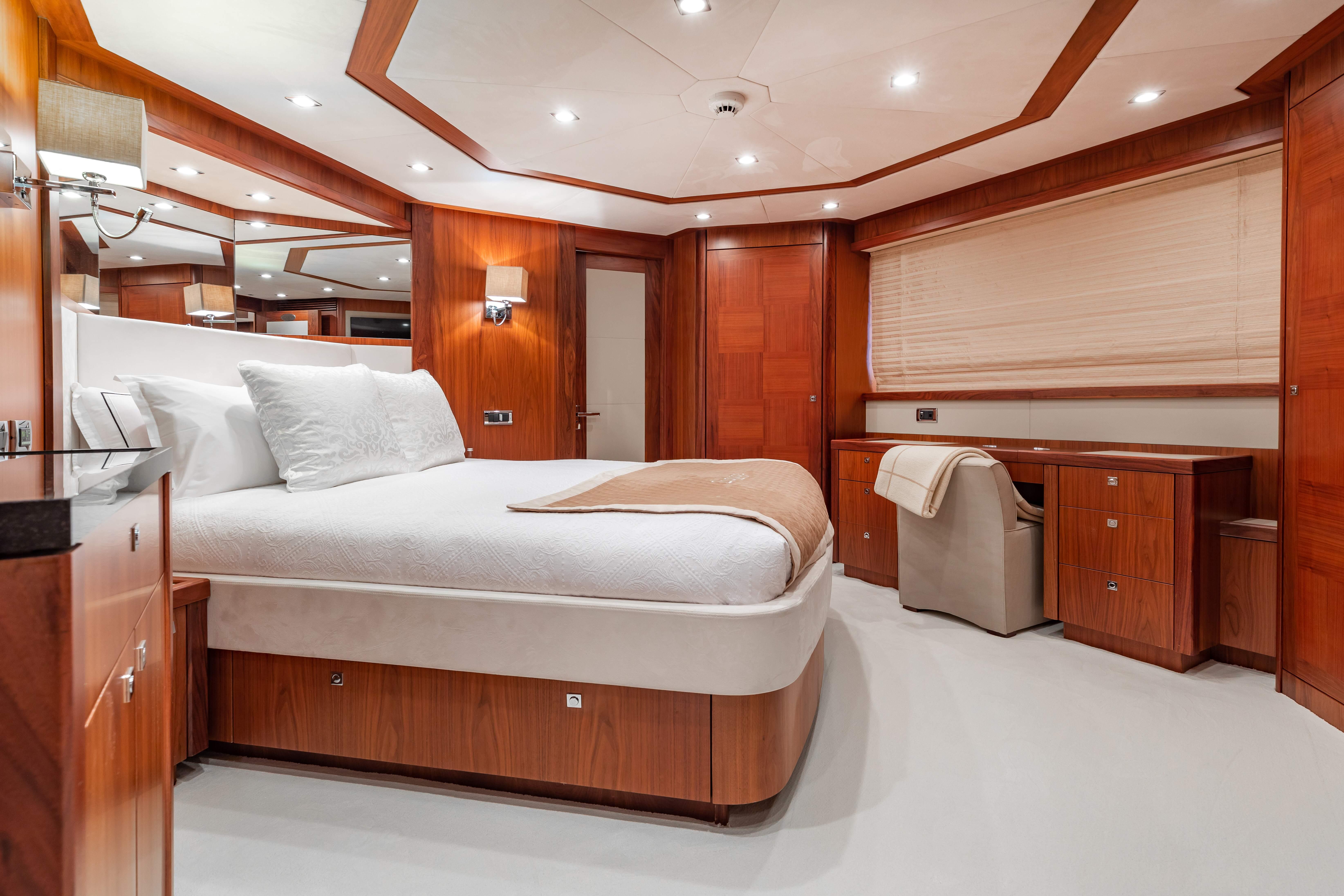 2009 Sunseeker 121 – photo 17