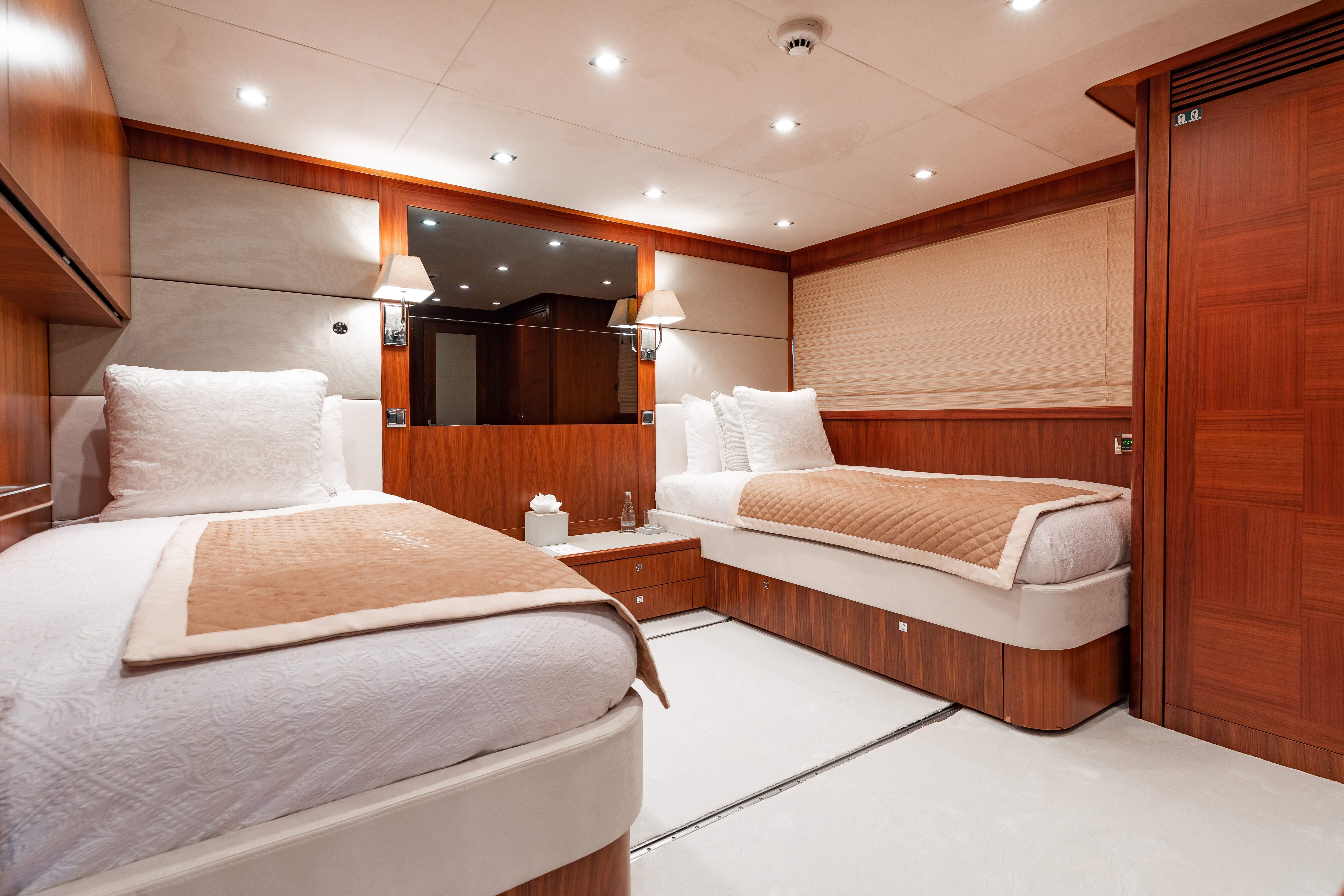 2009 Sunseeker 121 – photo 20
