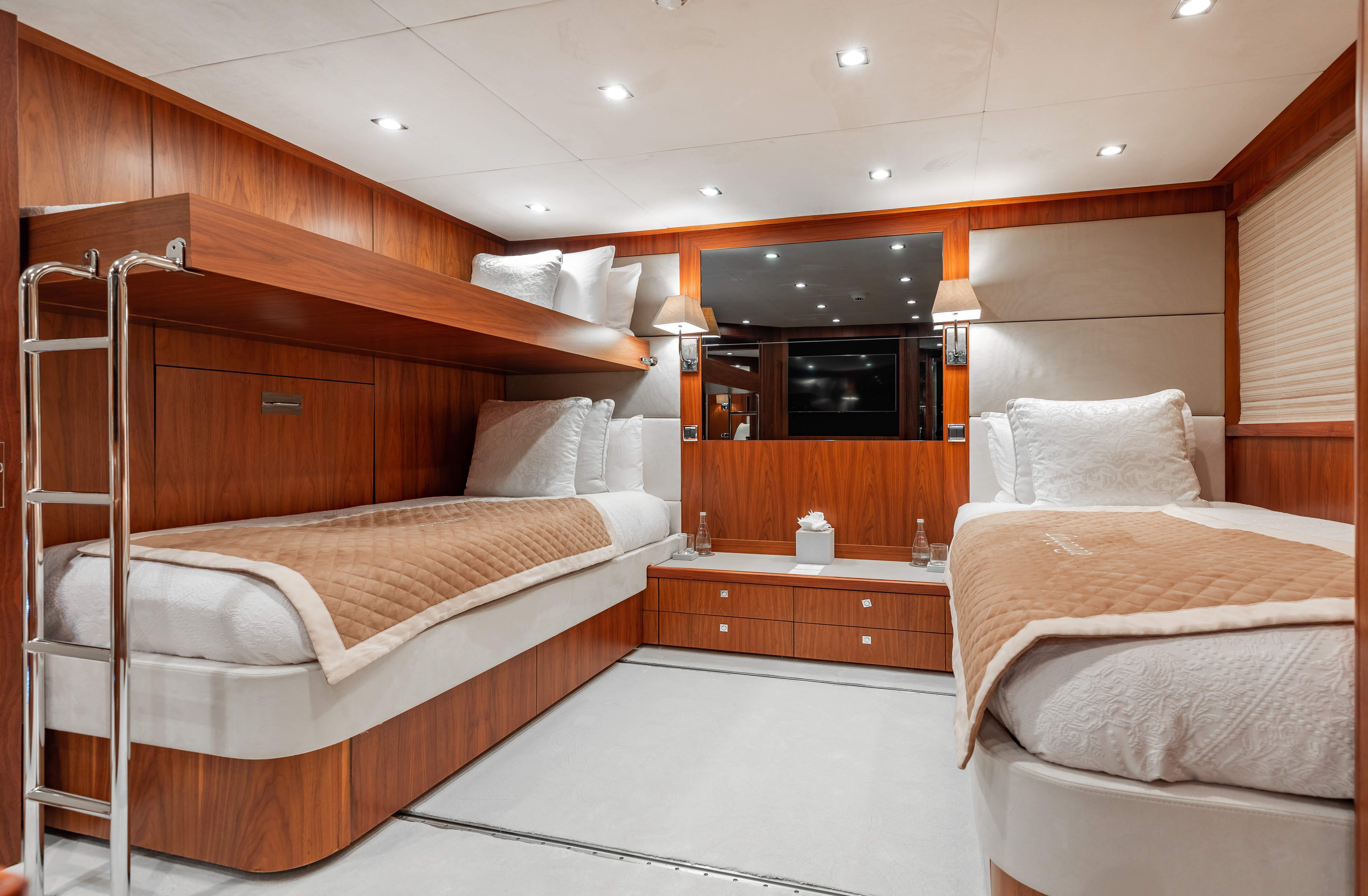 2009 Sunseeker 121 – photo 21