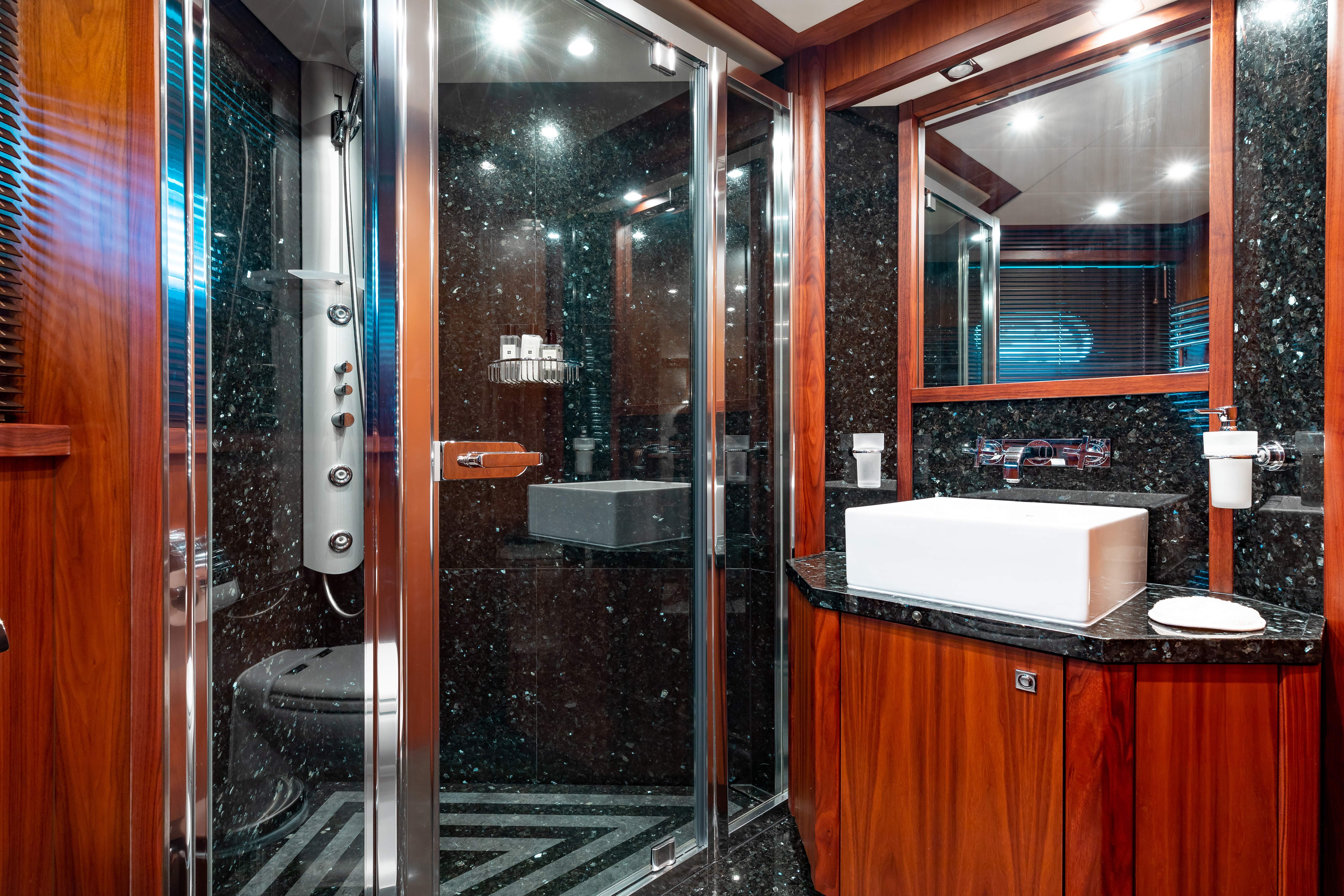 2009 Sunseeker 121 – photo 22
