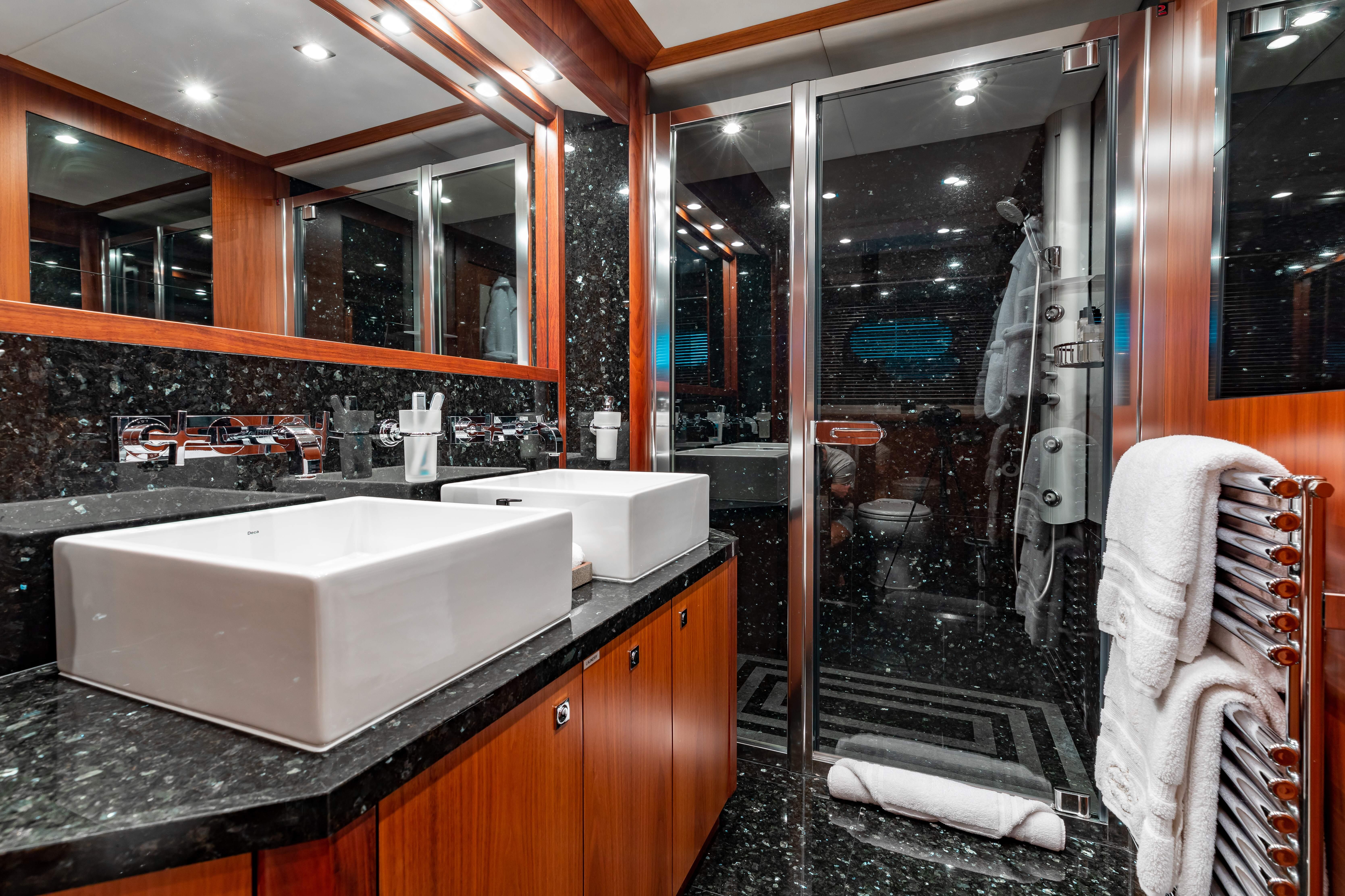 2009 Sunseeker 121 – photo 24
