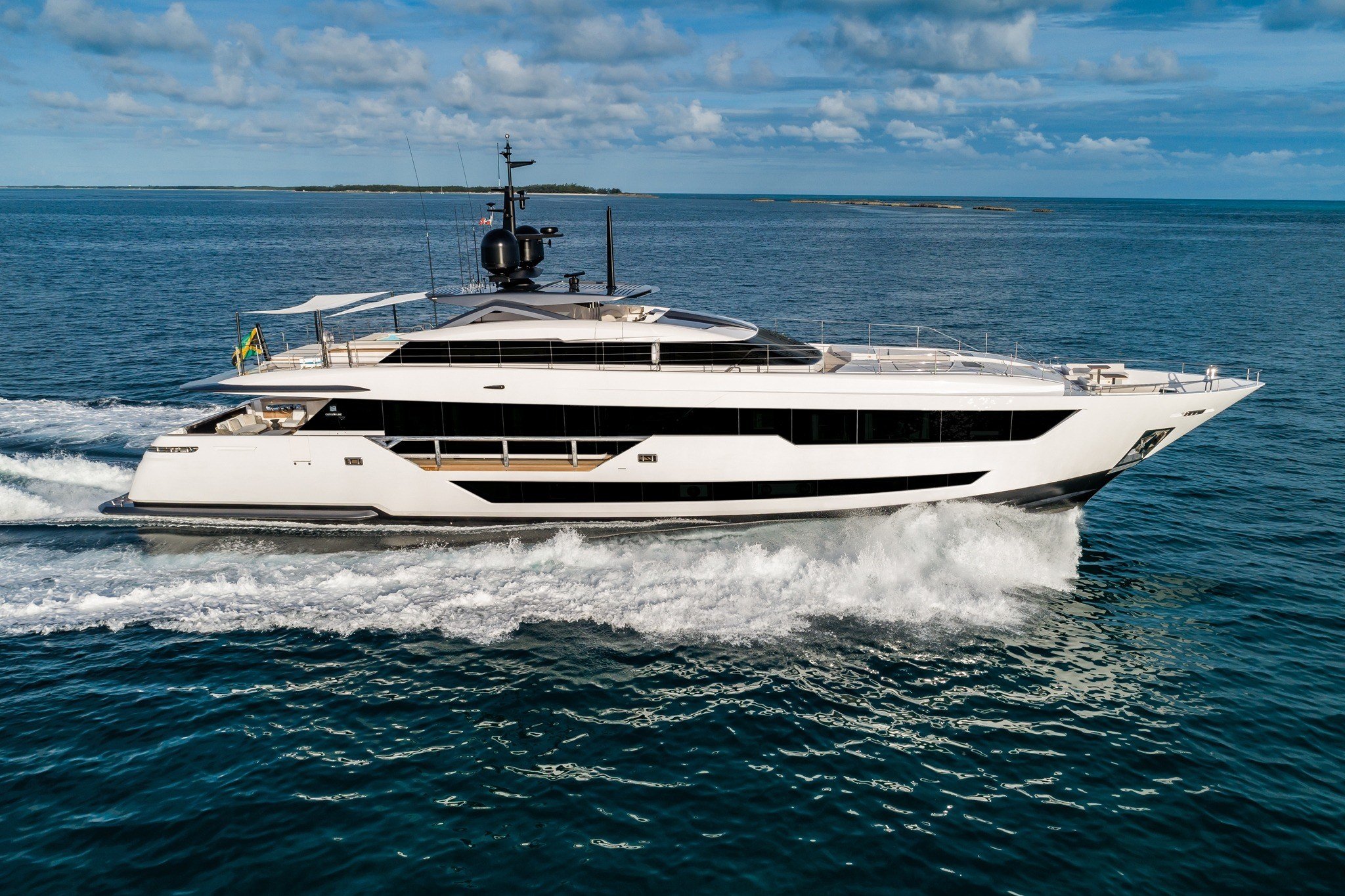Custom Line 120 – photo 3