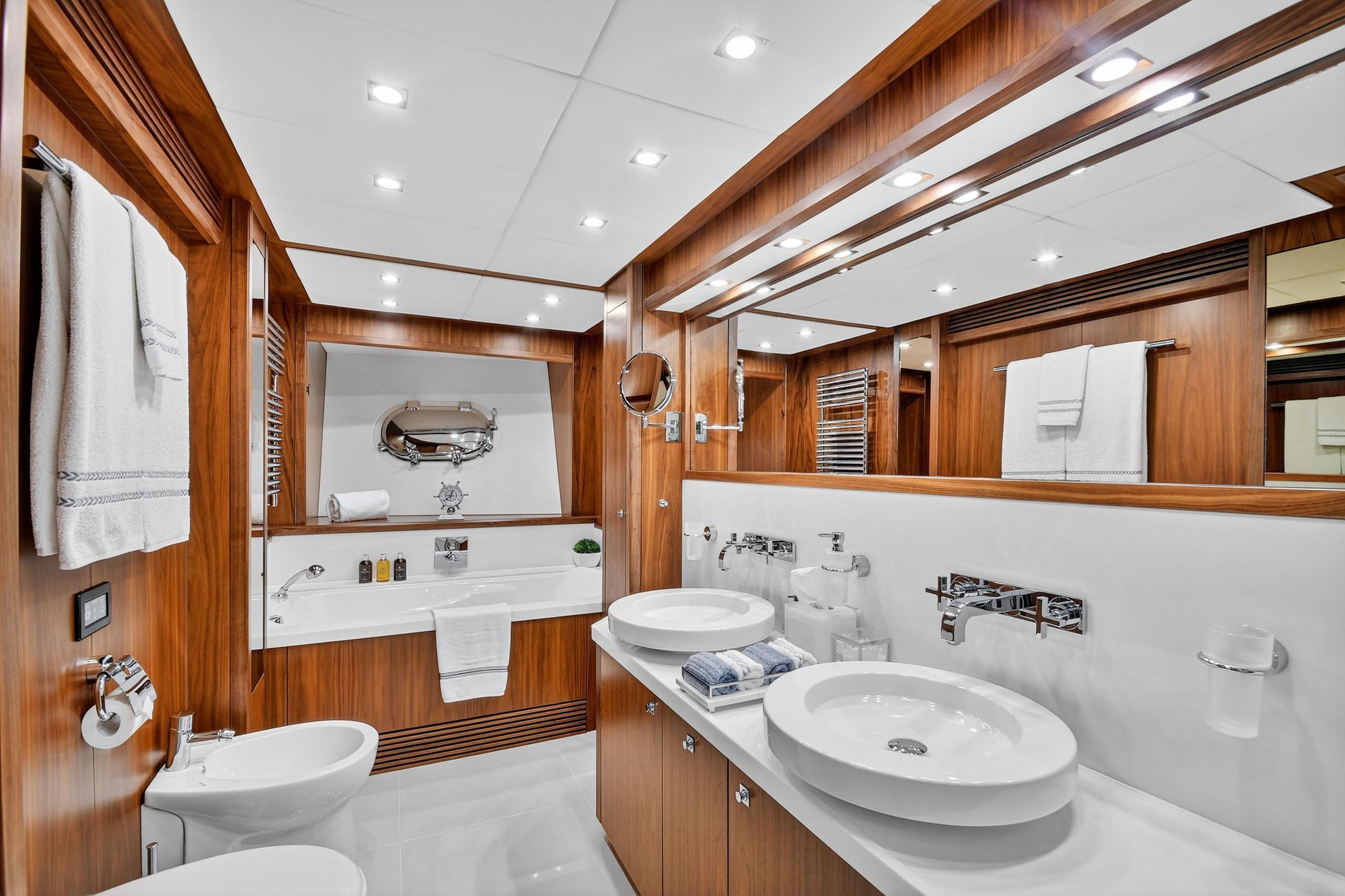 2010 Sunseeker 40 Metre – photo 16