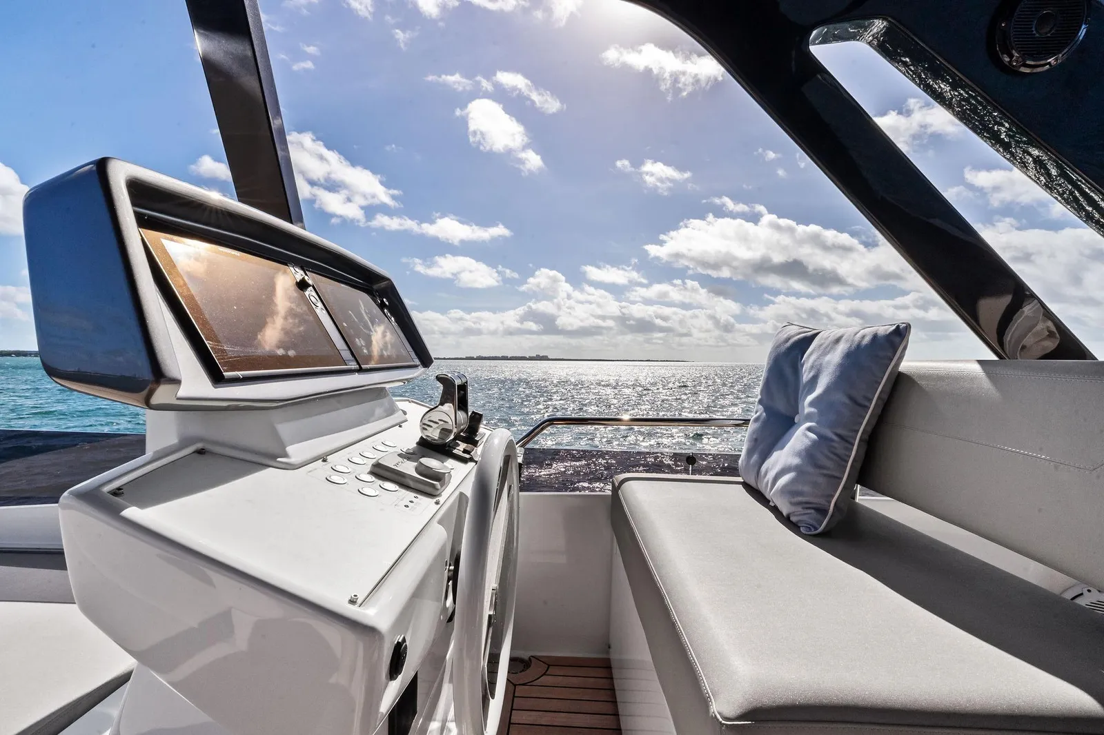 2024 Ferretti 720 – photo 24