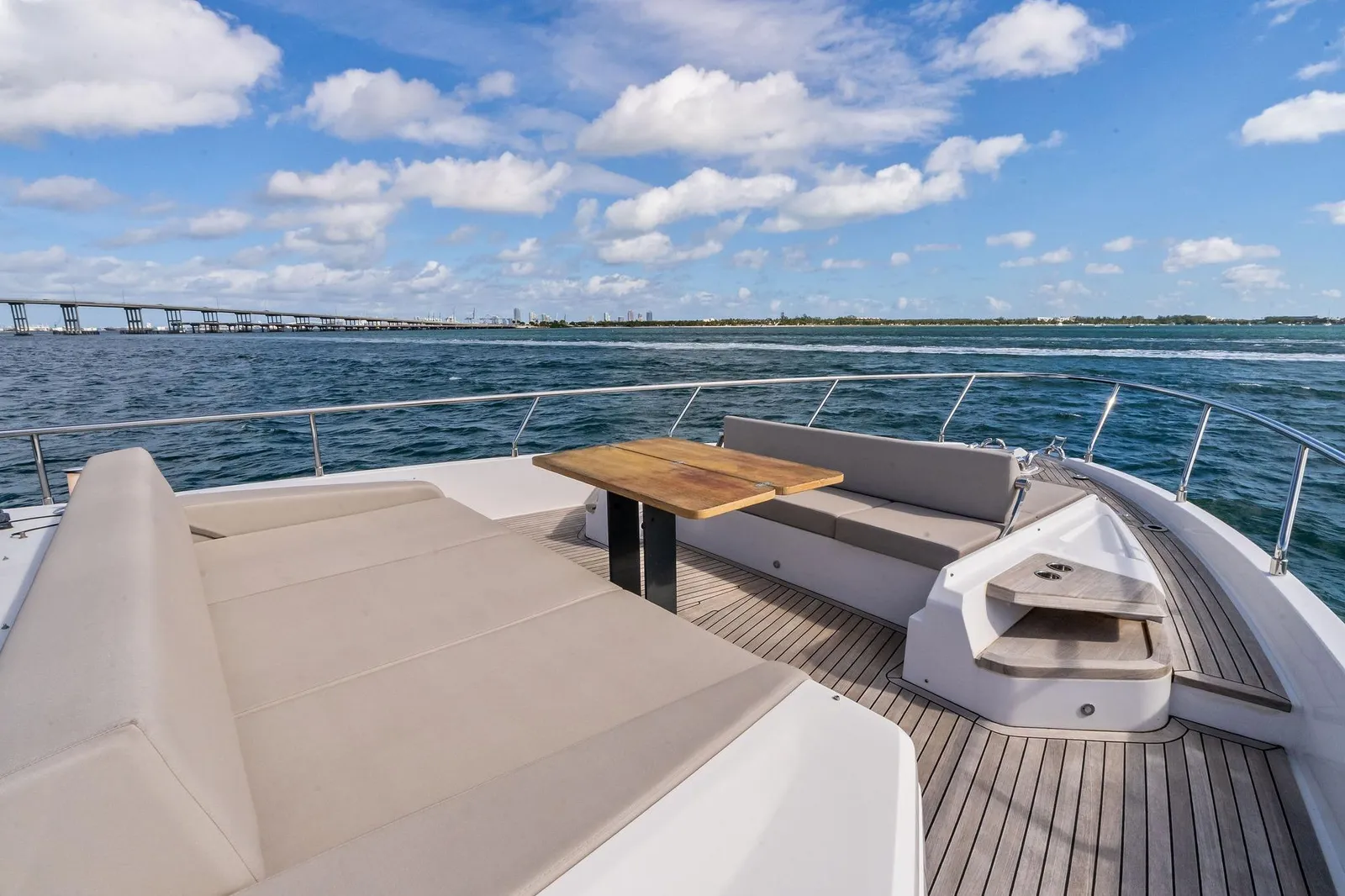 2024 Ferretti 720 – photo 27