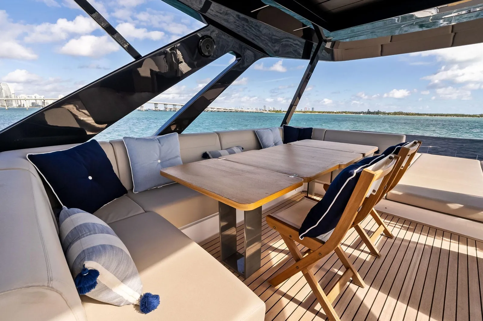 2024 Ferretti 720 – photo 40