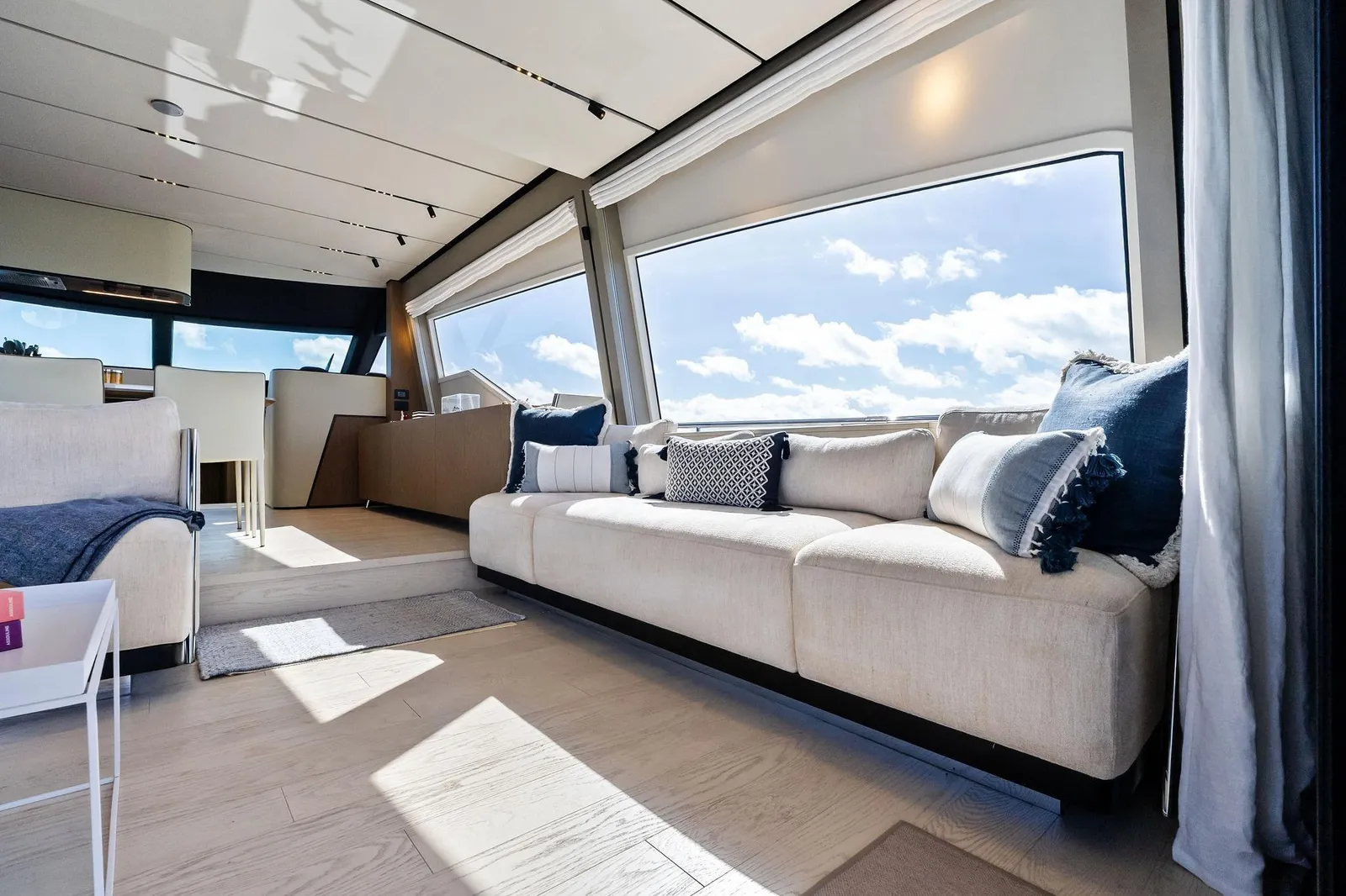 2024 Ferretti 720 – photo 45