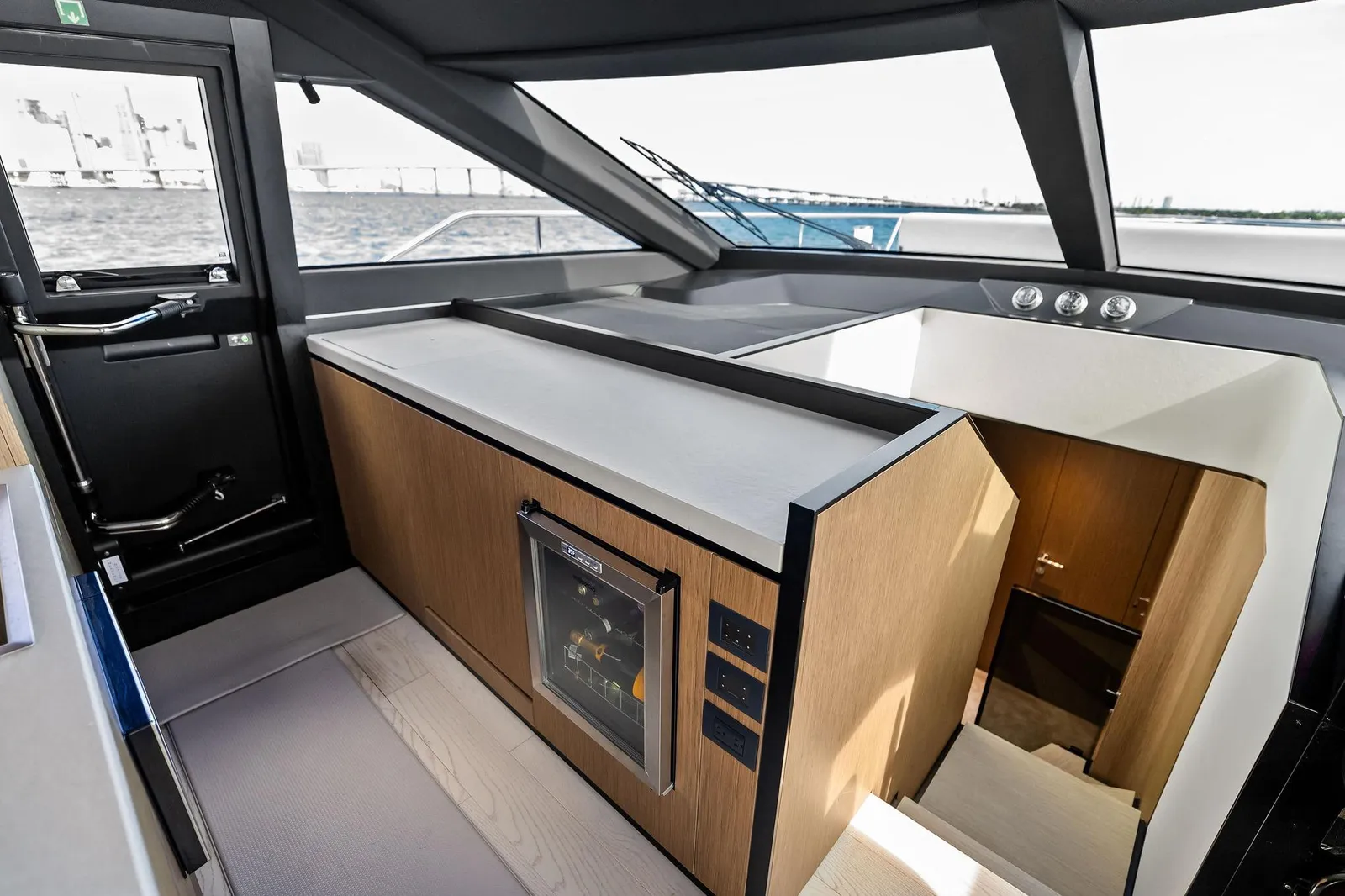 2024 Ferretti 720 – photo 57