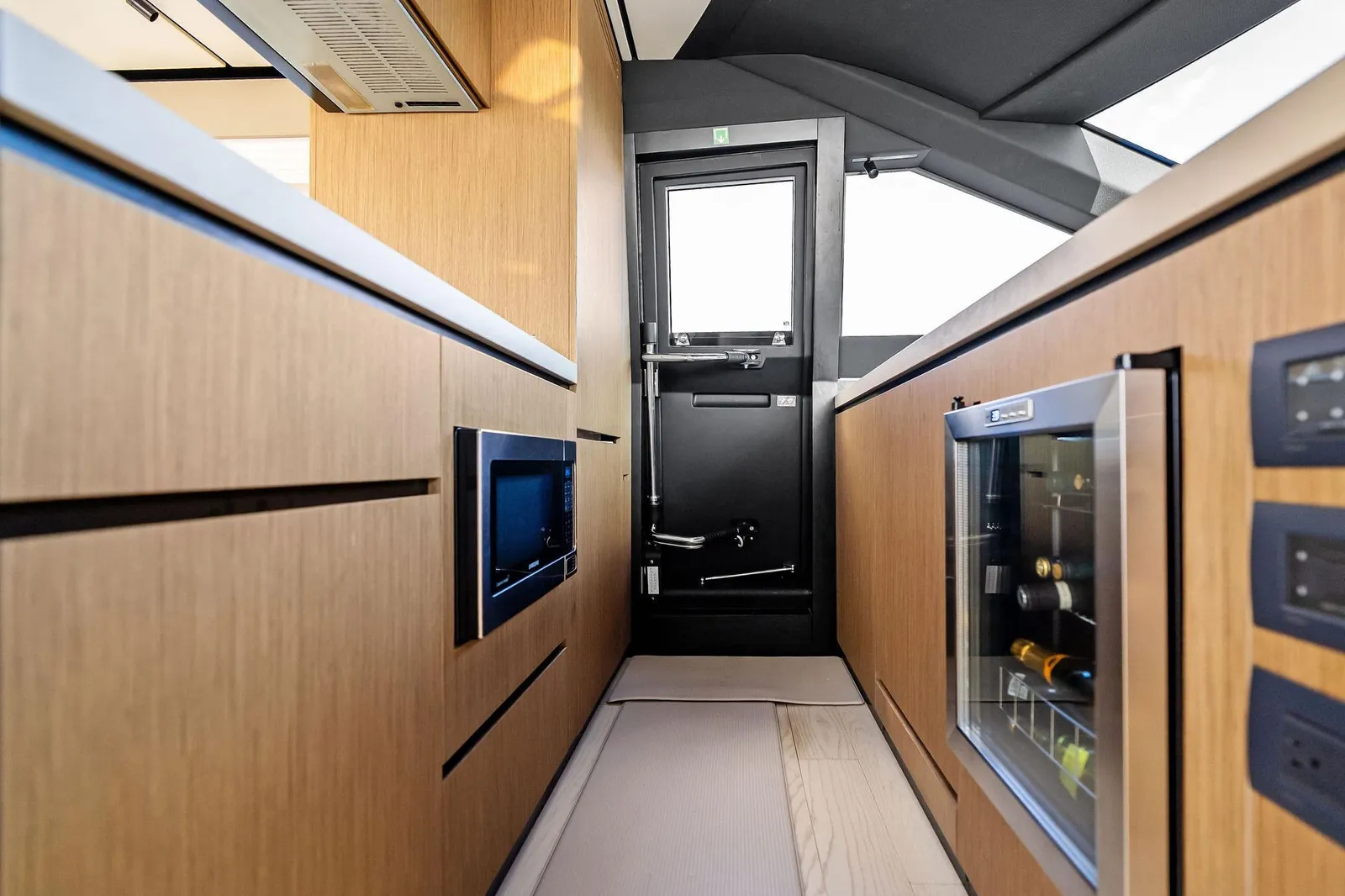 2024 Ferretti 720 – photo 58