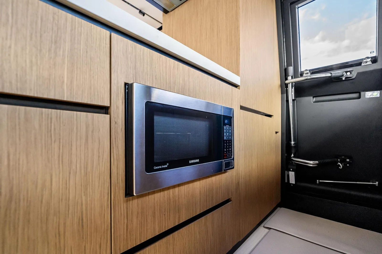 2024 Ferretti 720 – photo 60