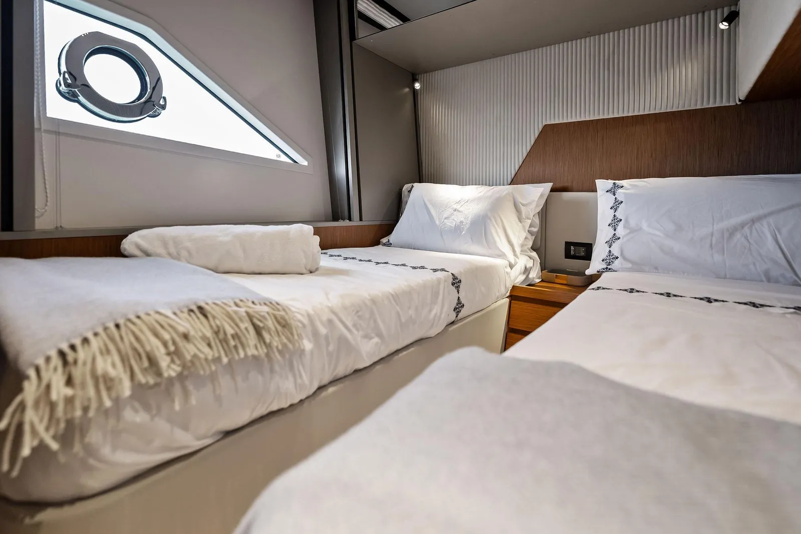 2024 Ferretti 720 – photo 72