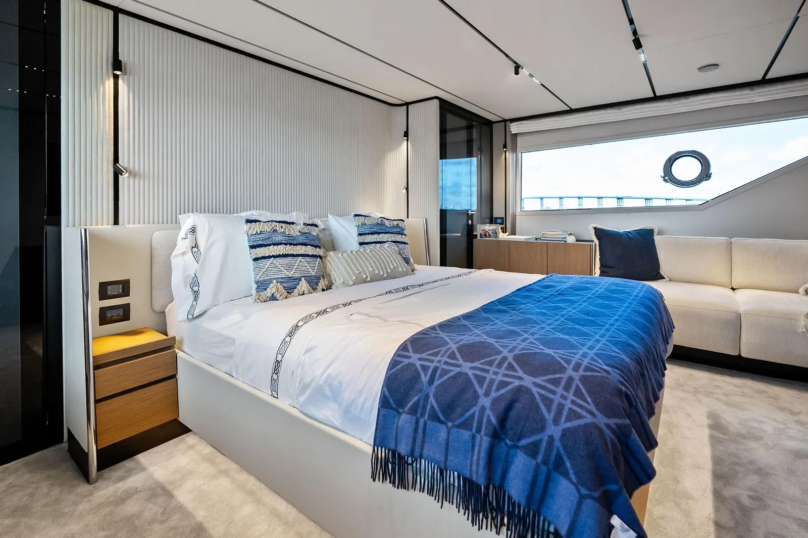2024 Ferretti 720 – photo 84