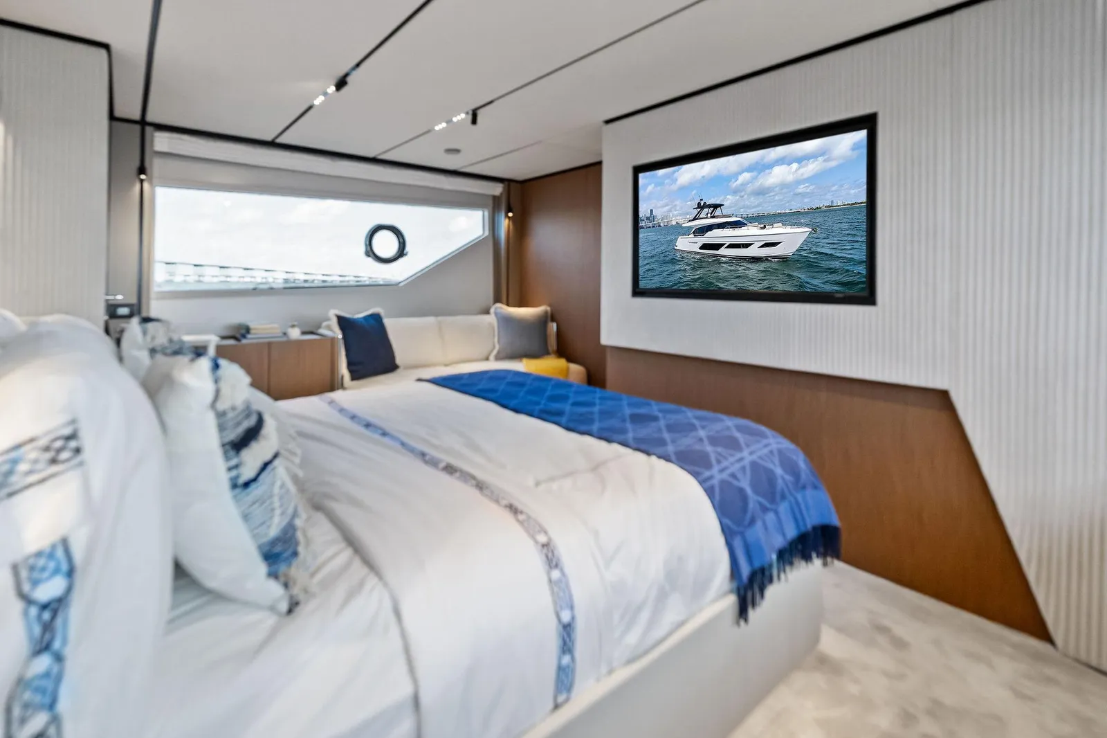 2024 Ferretti 720 – photo 85