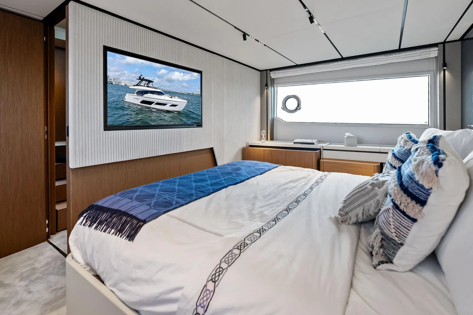 2024 Ferretti 720 – photo 86