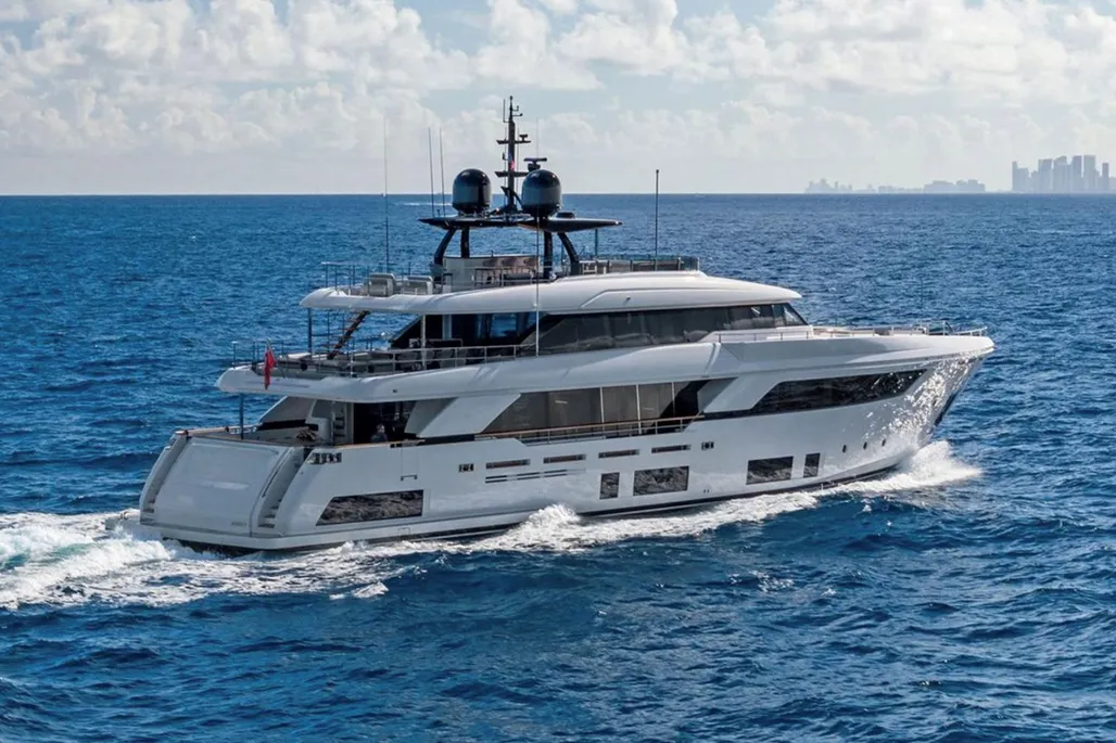 2022 Custom Line Navetta 37 – photo 2