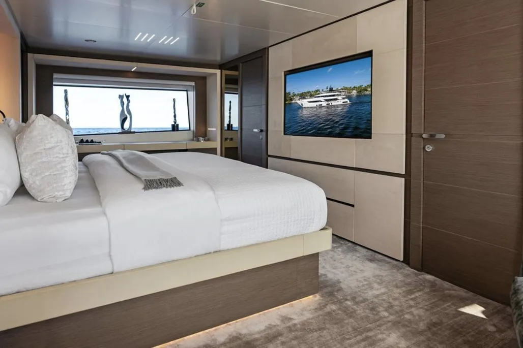 2022 Custom Line Navetta 37 – photo 9