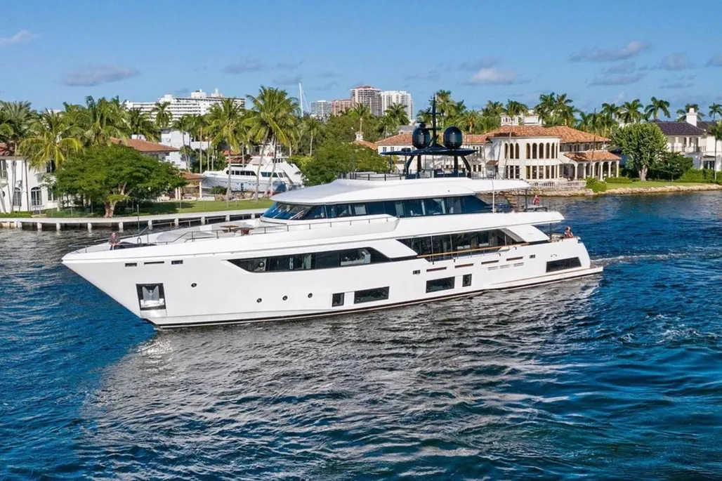 2022 Custom Line Navetta 37 for sale in Saint-Barthélemy – exterior view