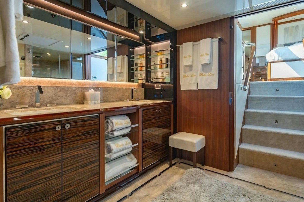 Ocean Alexander 100 Skylounge – photo 12
