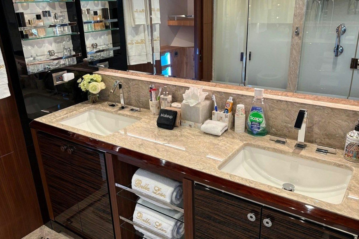 Ocean Alexander 100 Skylounge – photo 13