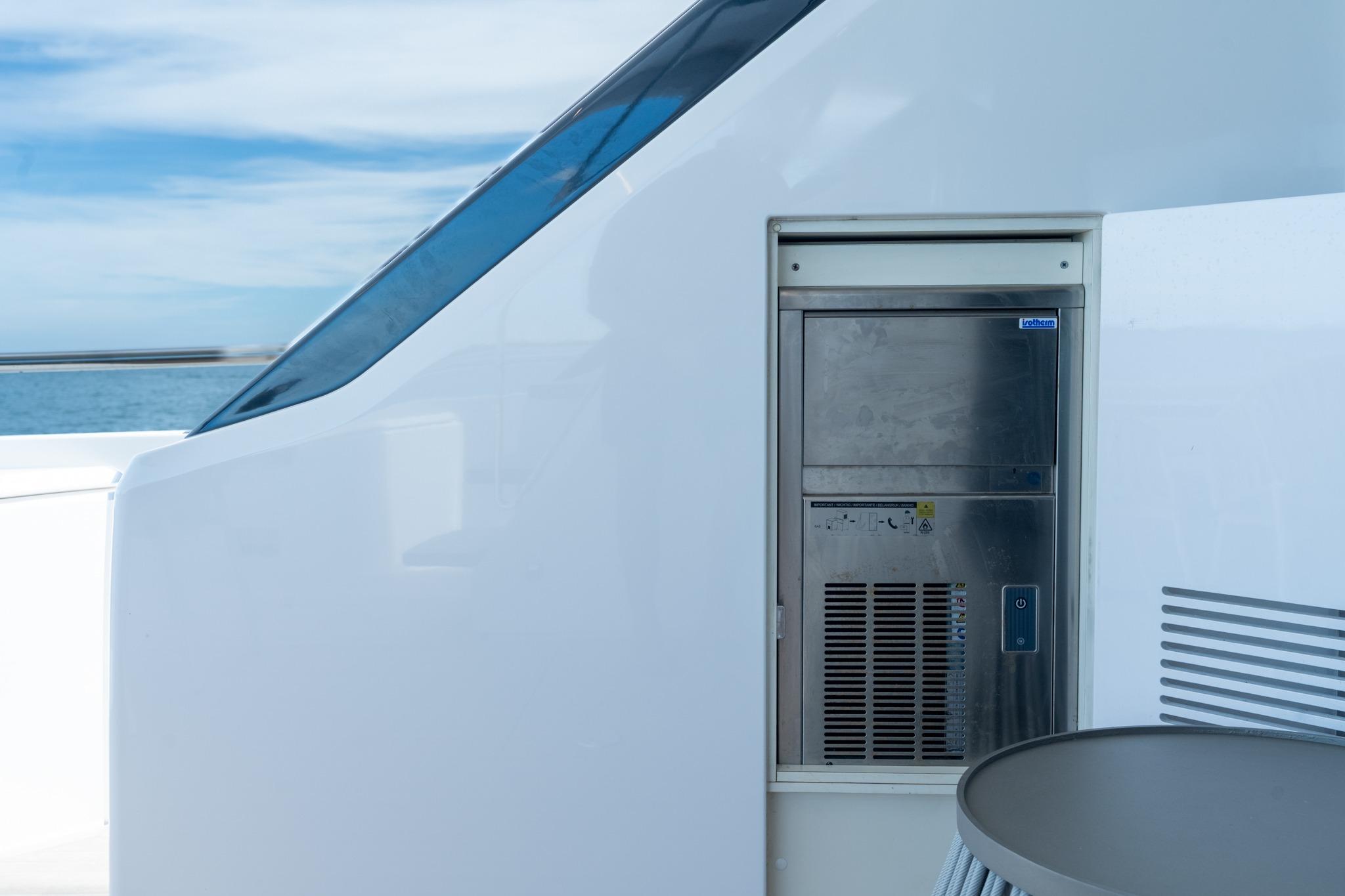 2023 Ferretti Yachts 720 – photo 40