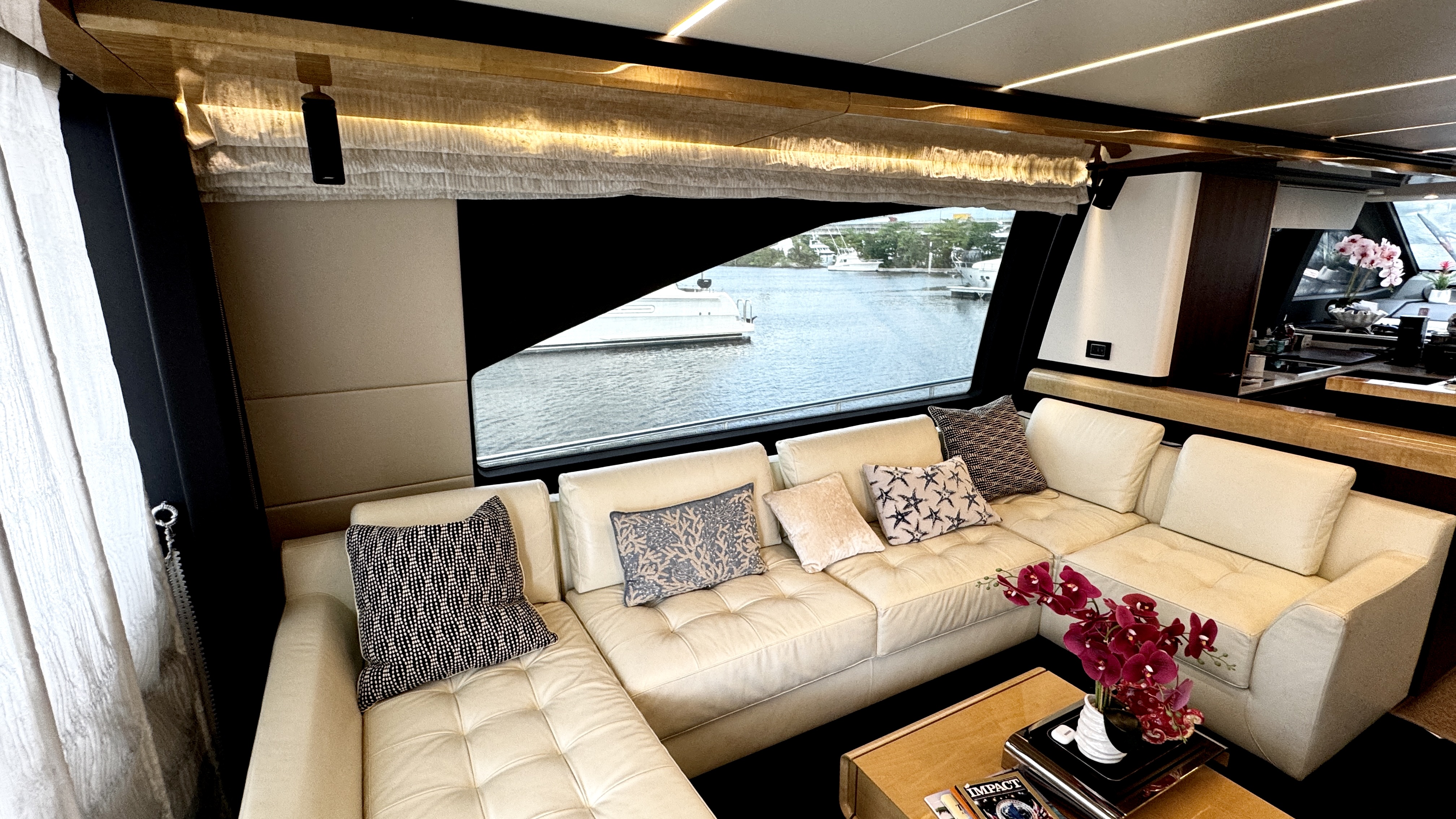 2019 Azimut 72 Fly – photo 20