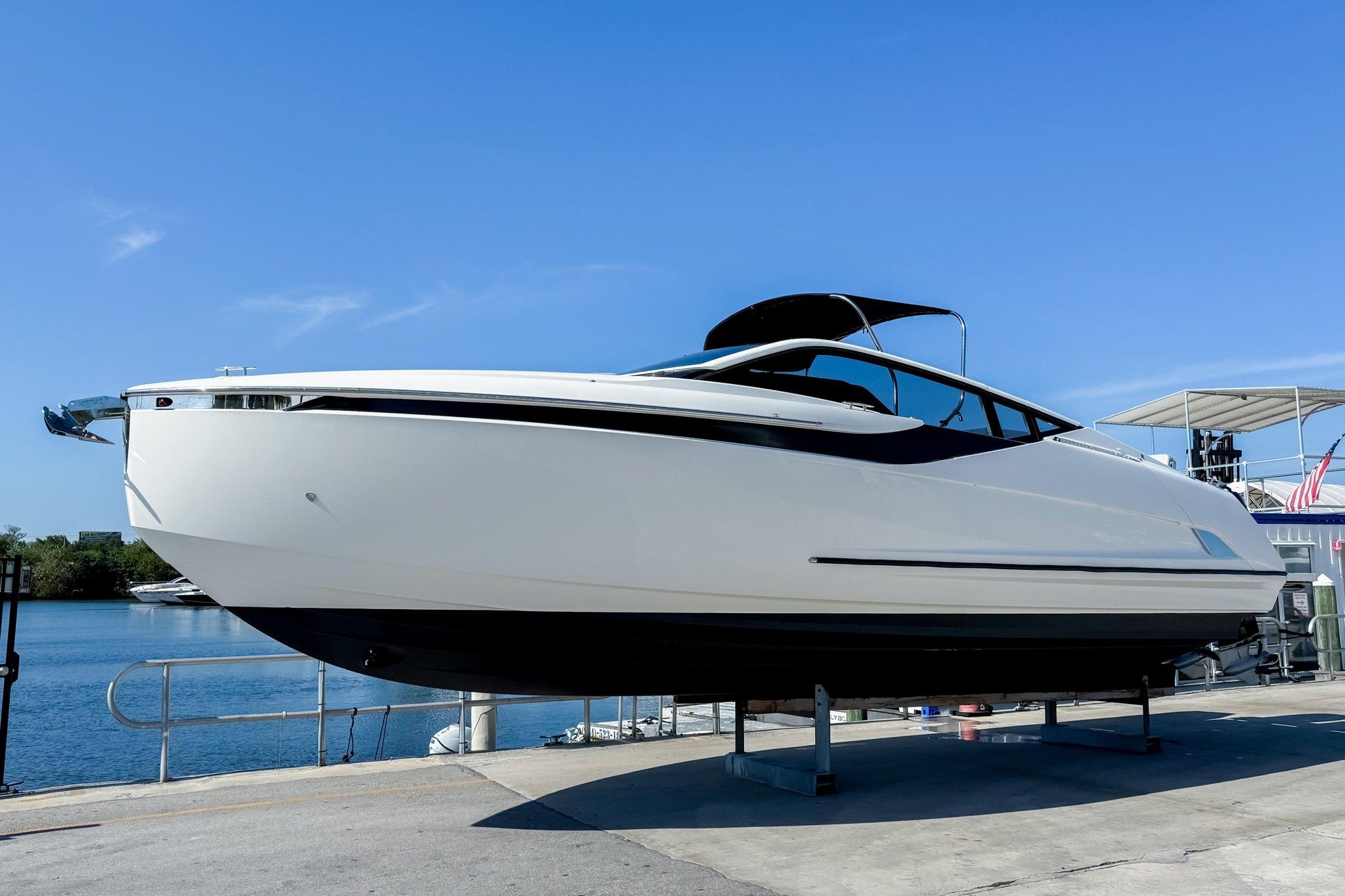 2021 Fairline F//Line 33 Outboard for sale in Fort Lauderdale