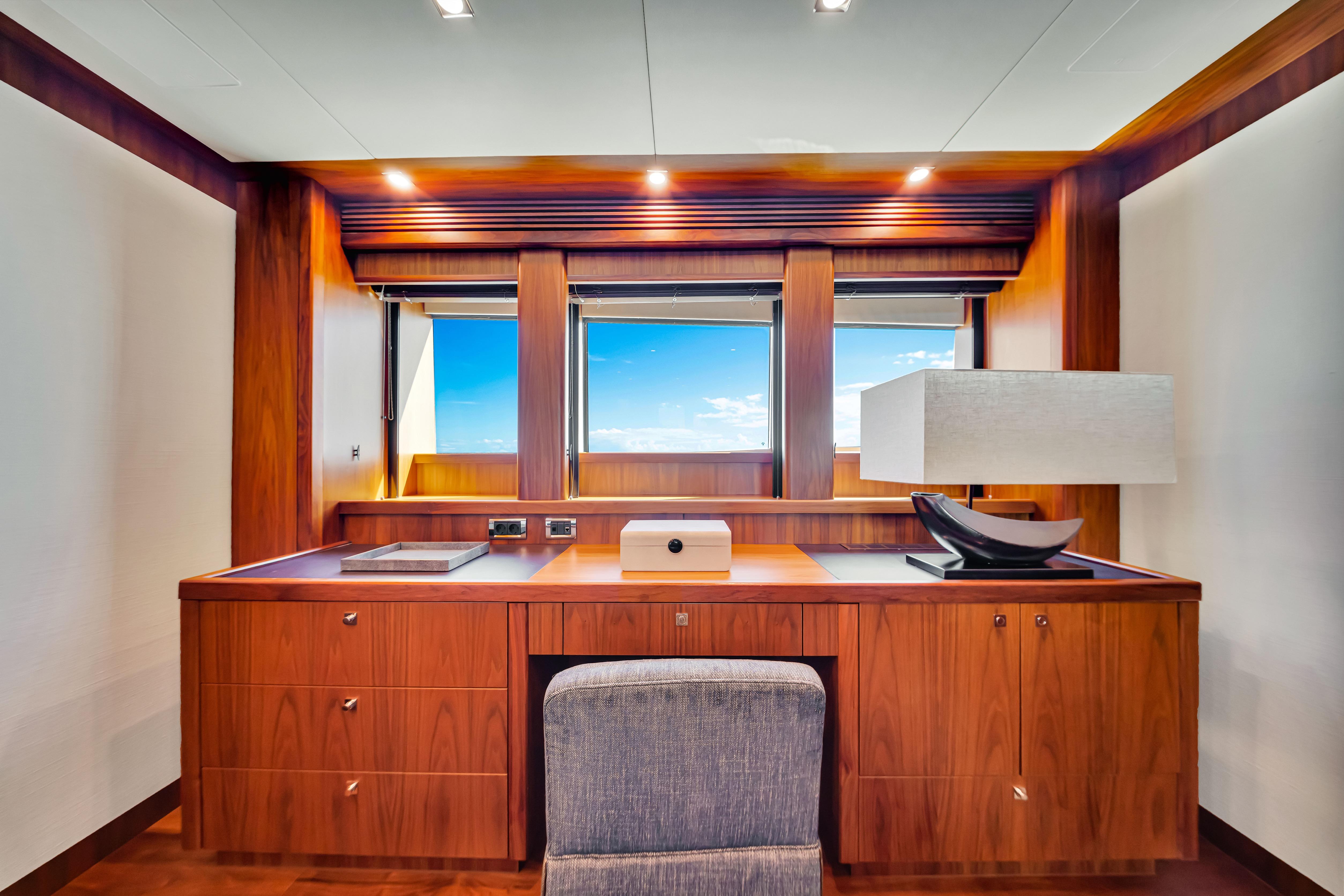 2009 Sunseeker 37 Metre – photo 12