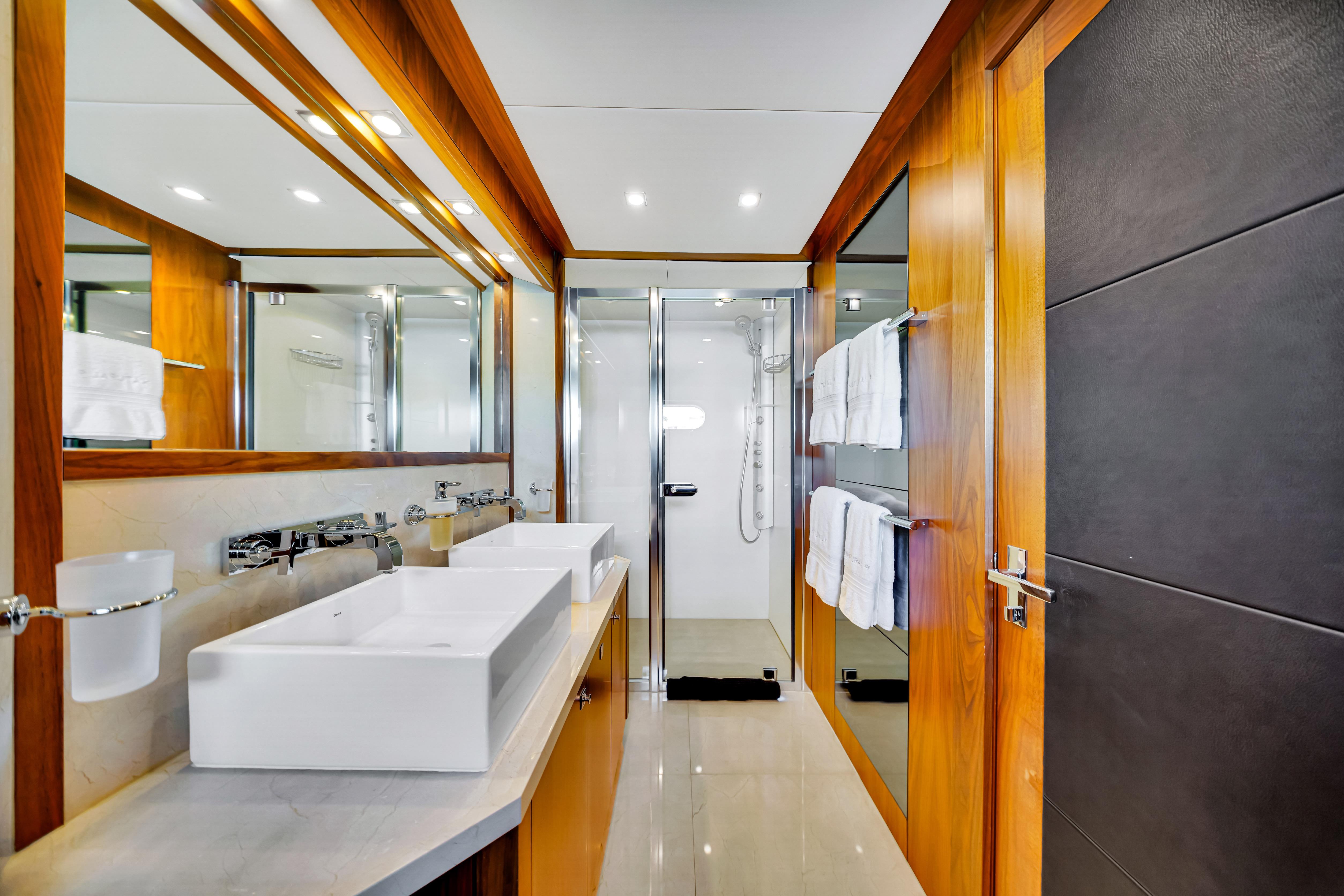 2009 Sunseeker 37 Metre – photo 18