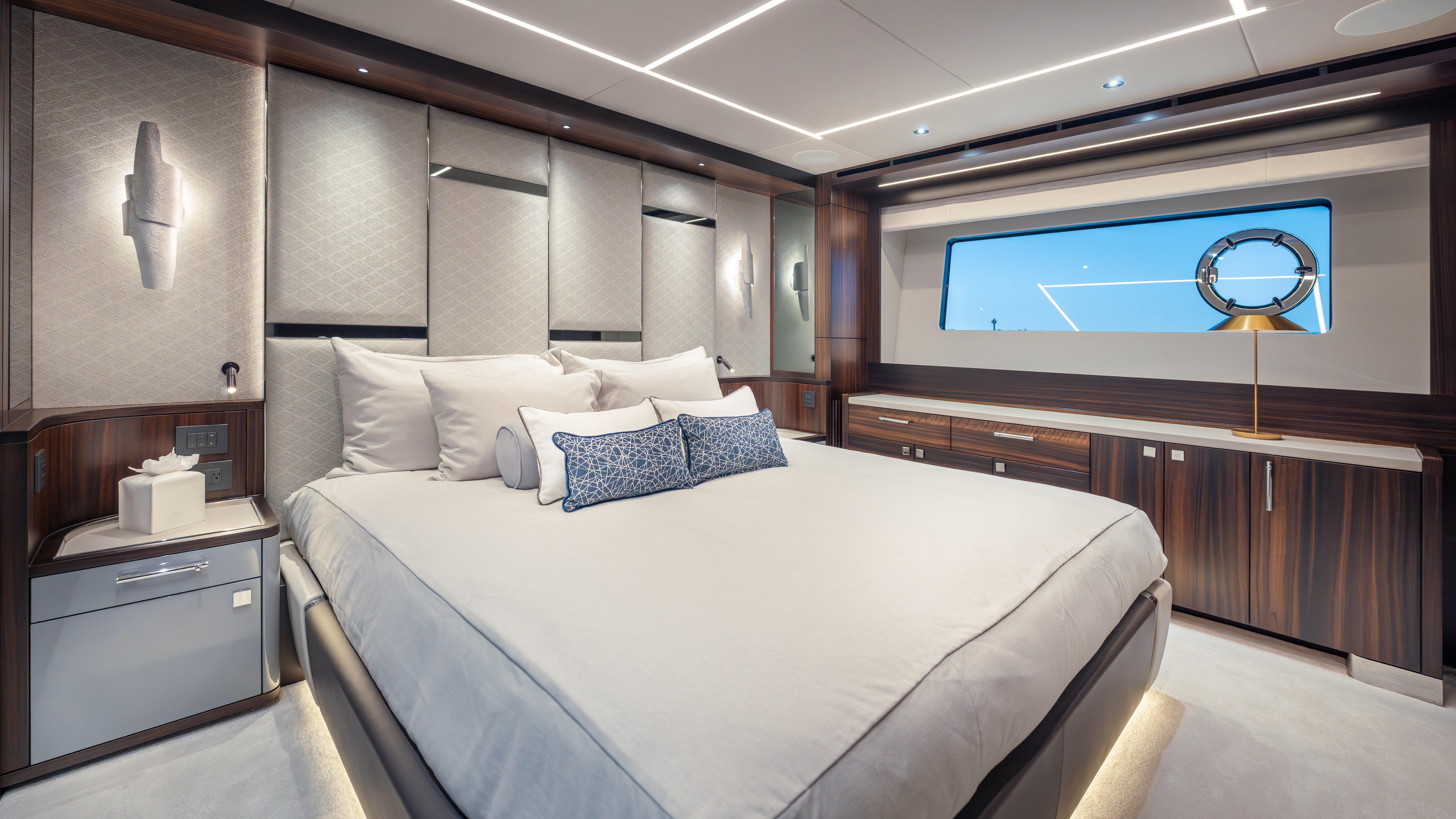 2025 Sunseeker 88 Yacht – photo 23