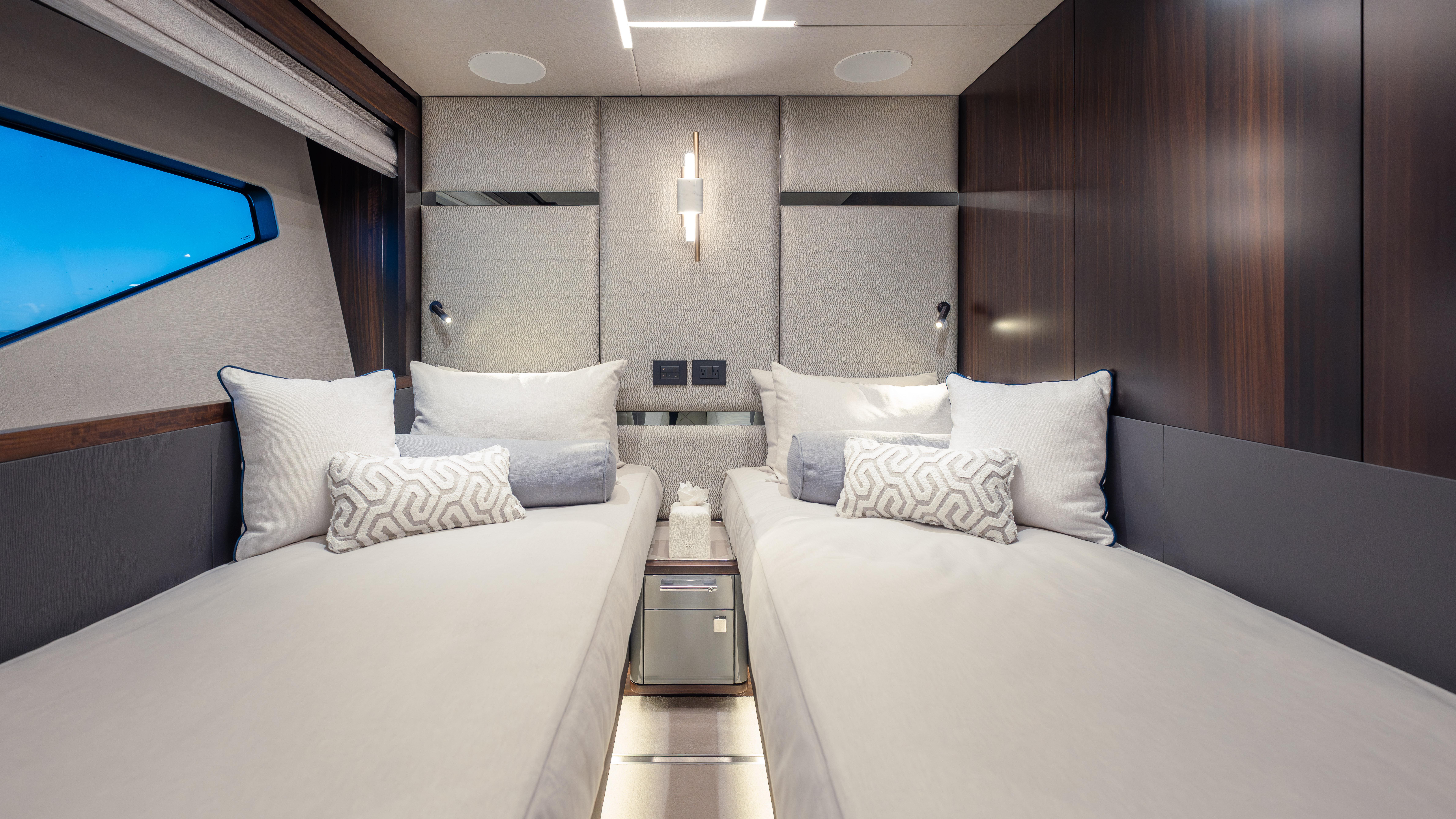 2025 Sunseeker 88 Yacht – photo 26