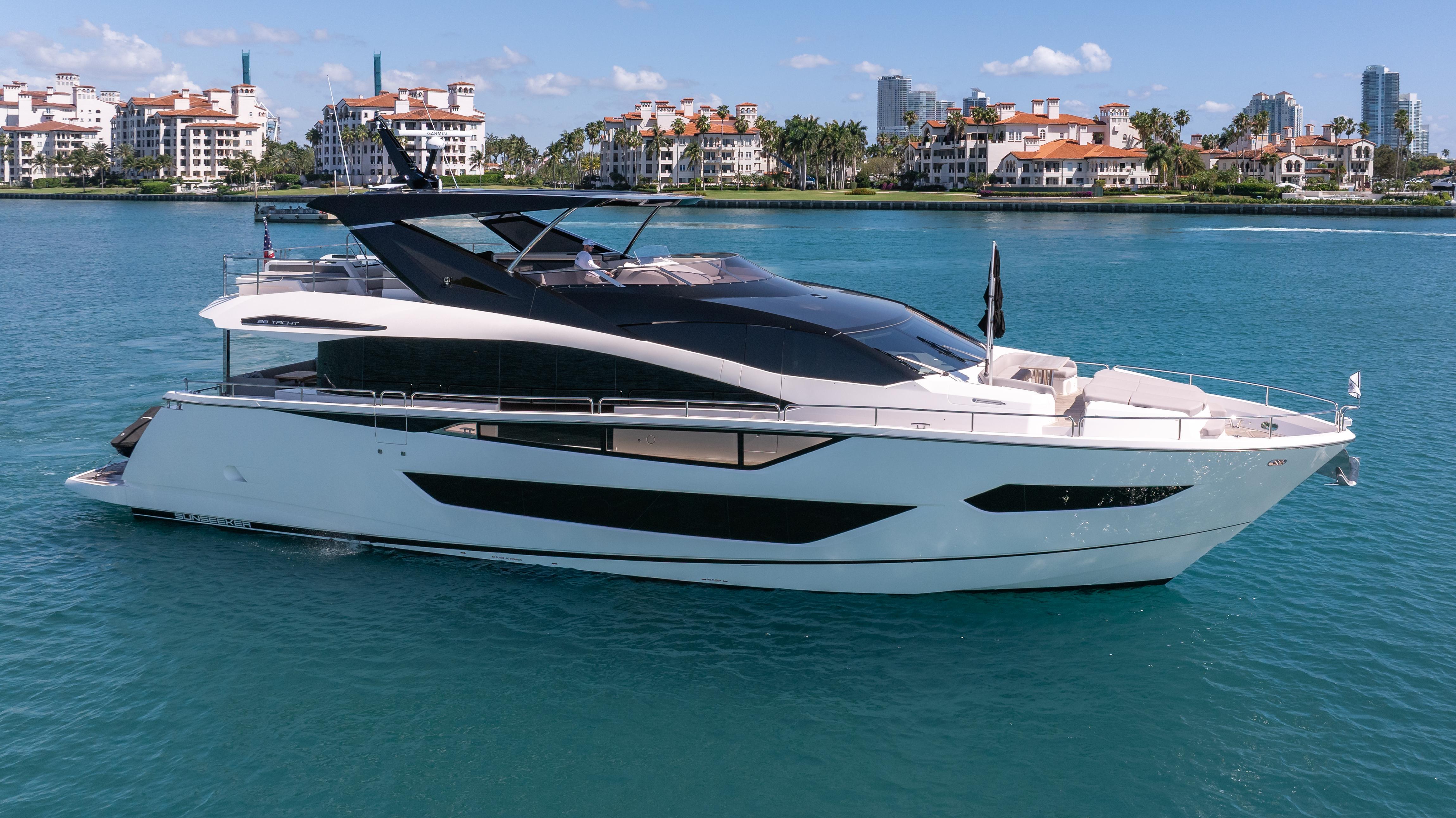 2025 Sunseeker 88 Yacht – photo 11