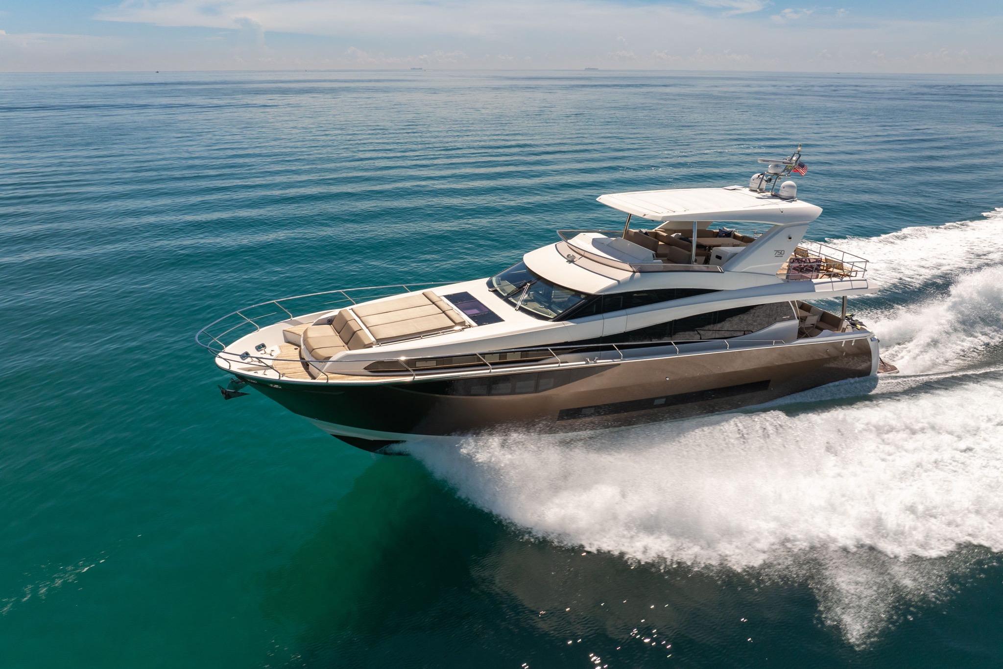 2015 Prestige 750 for sale in Hollywood – exterior view