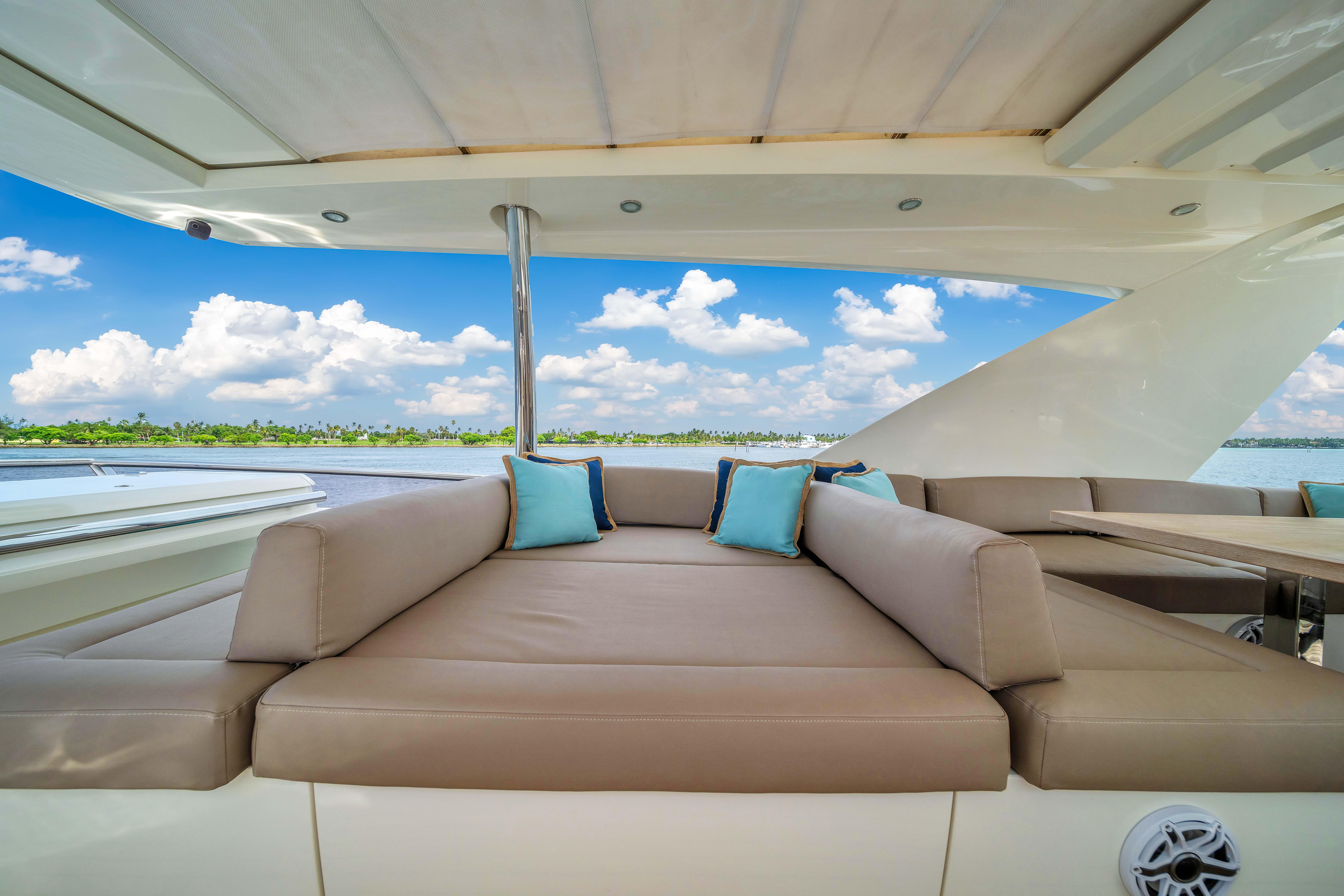 2015 Prestige 750 – photo 15