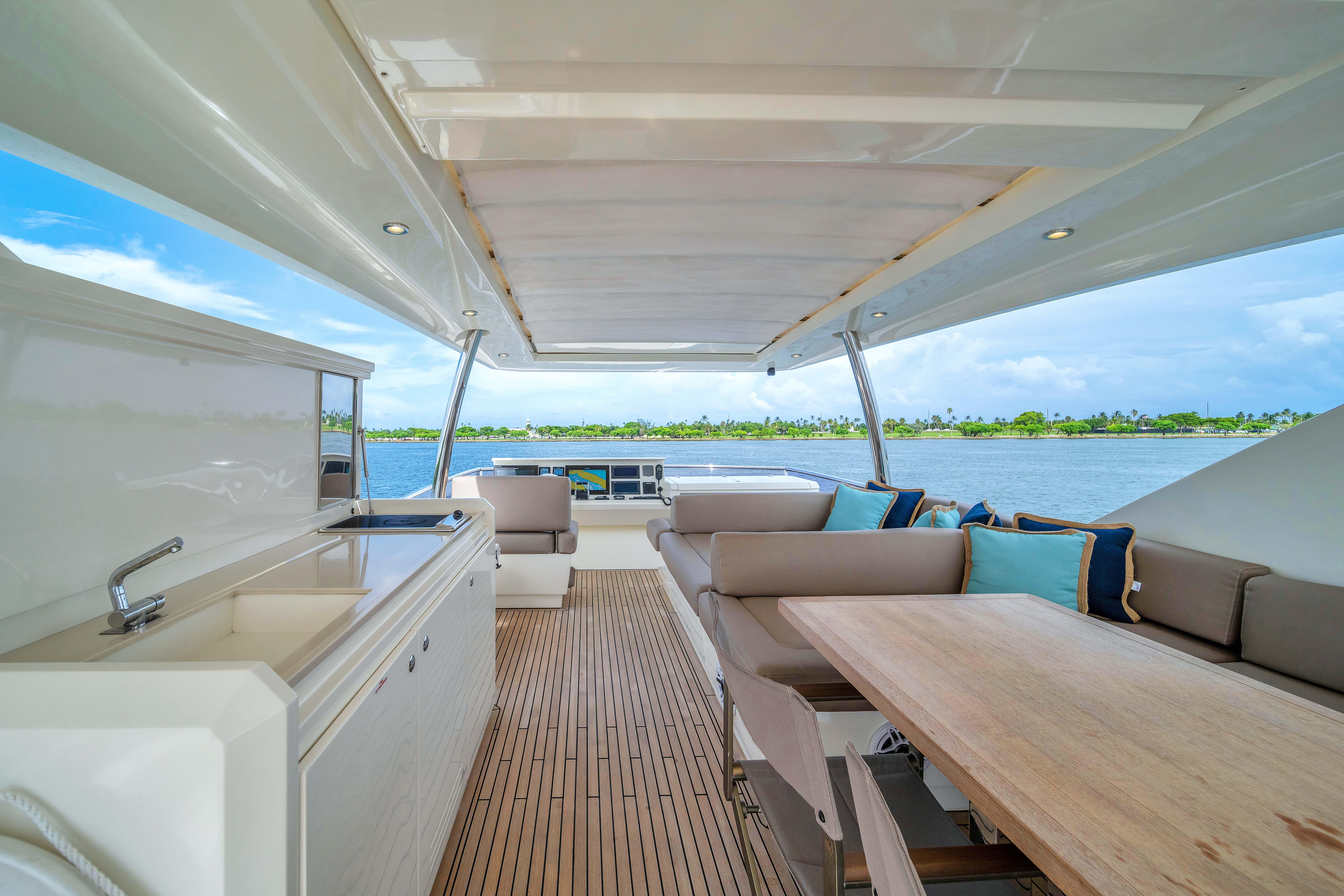 2015 Prestige 750 – photo 16