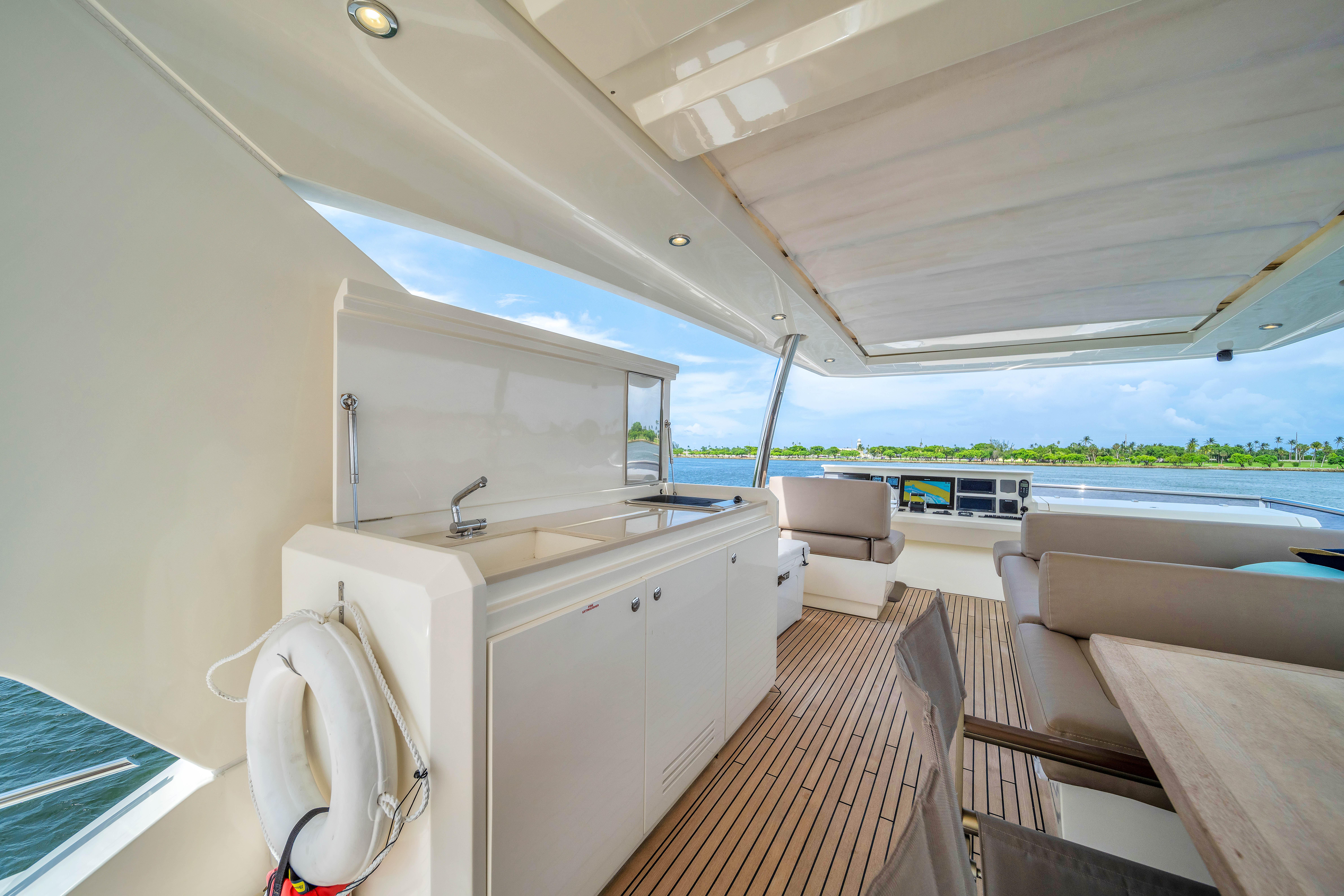 2015 Prestige 750 – photo 17