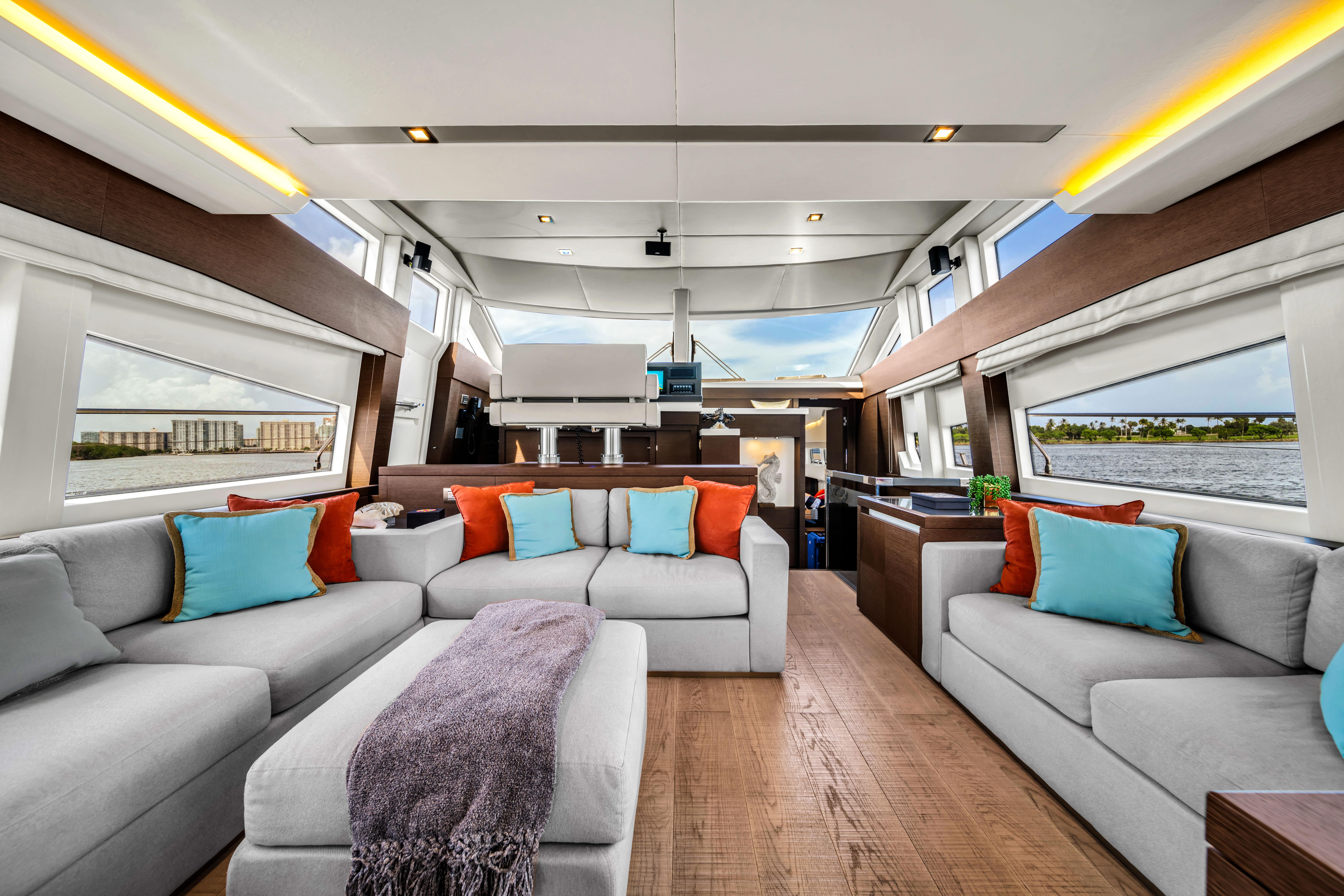 2015 Prestige 750 – photo 23