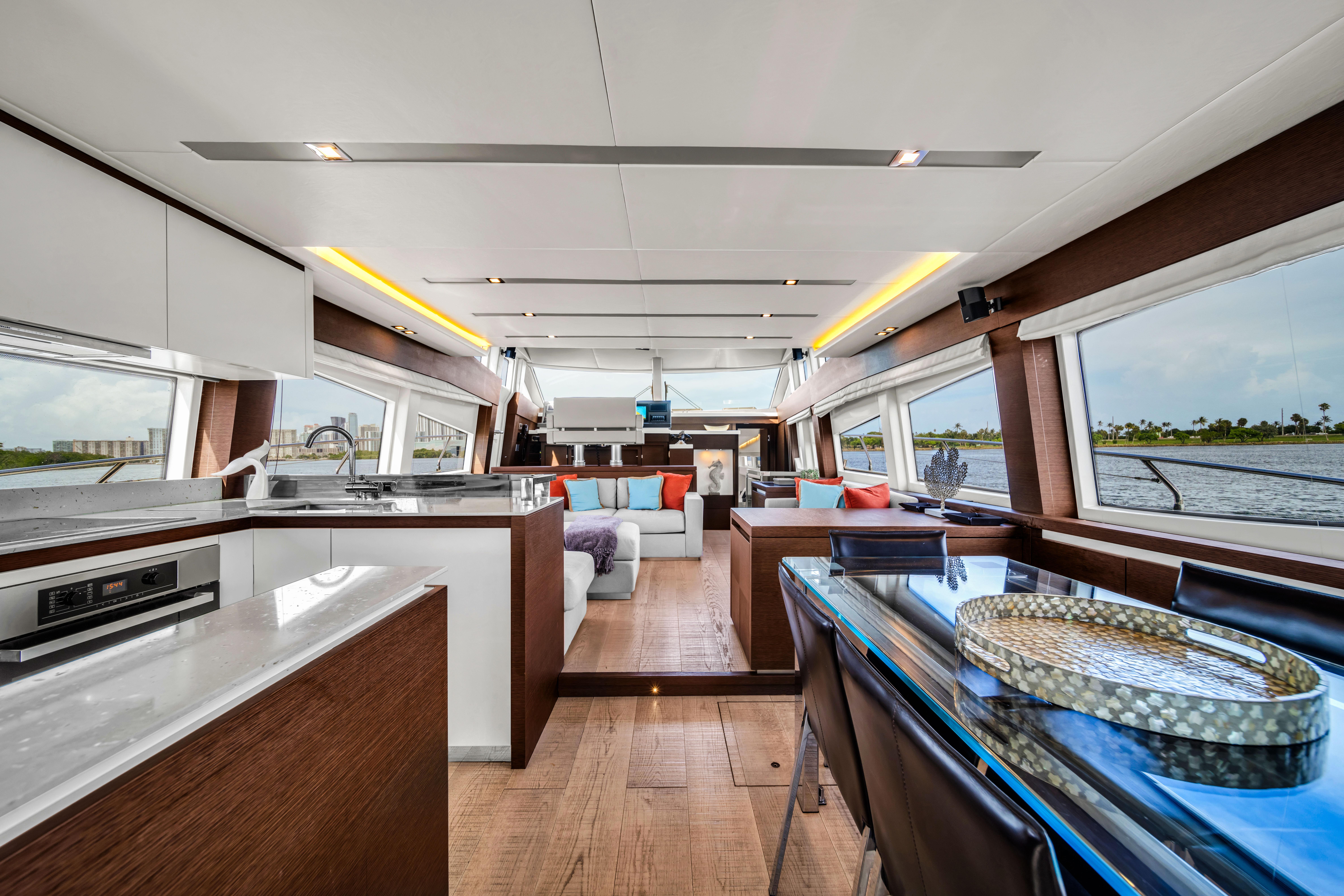 2015 Prestige 750 – photo 24