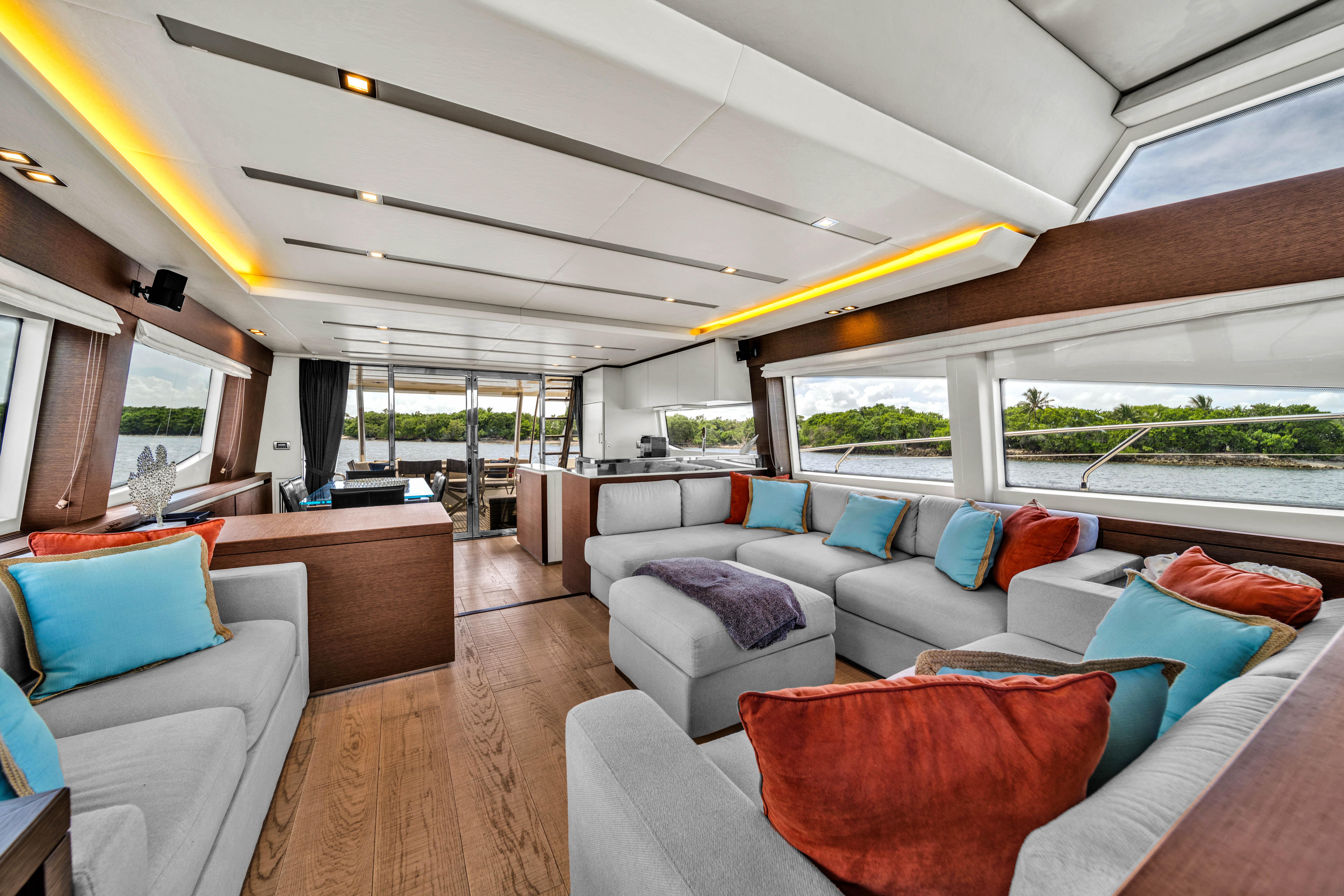 2015 Prestige 750 – photo 26