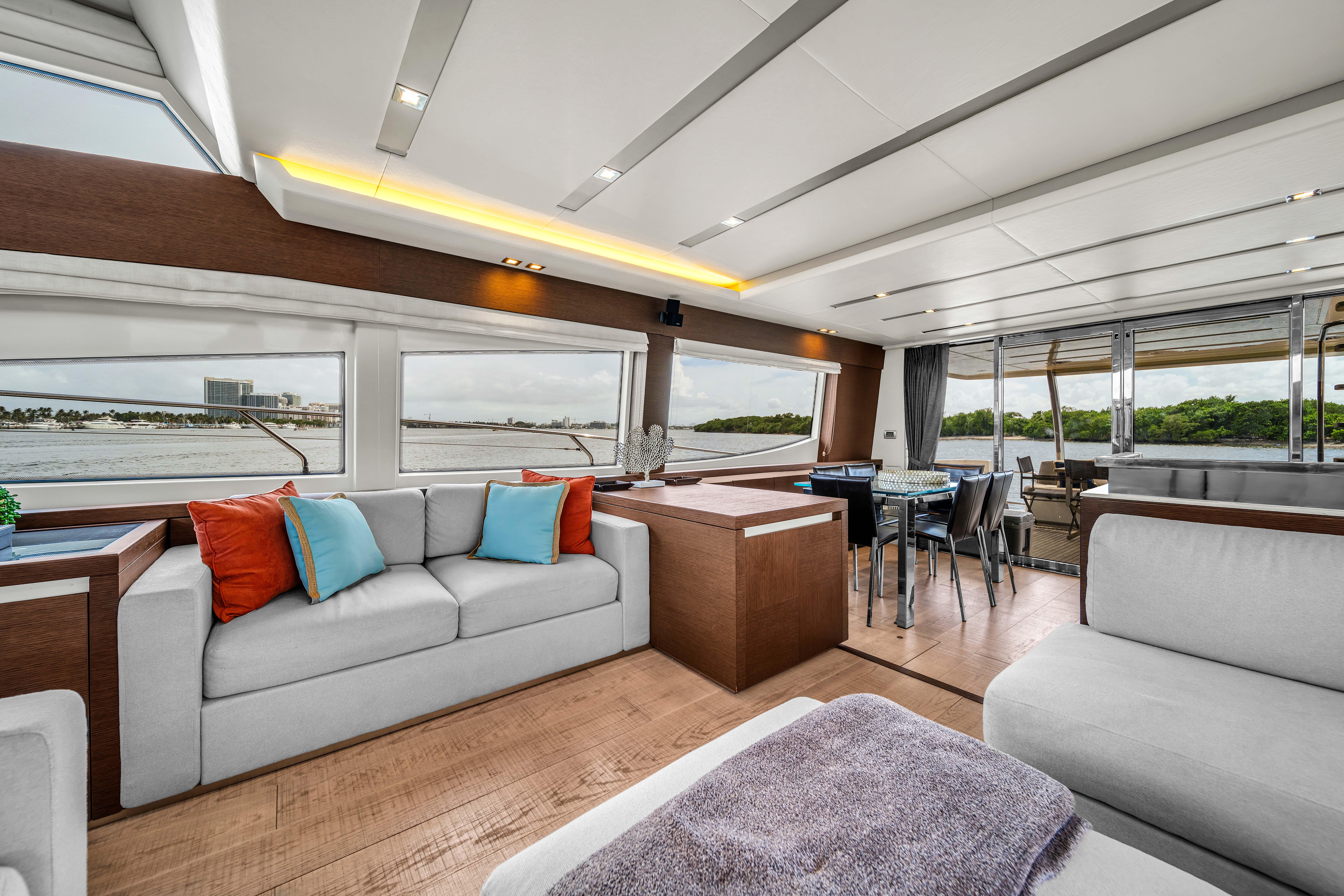 2015 Prestige 750 – photo 32