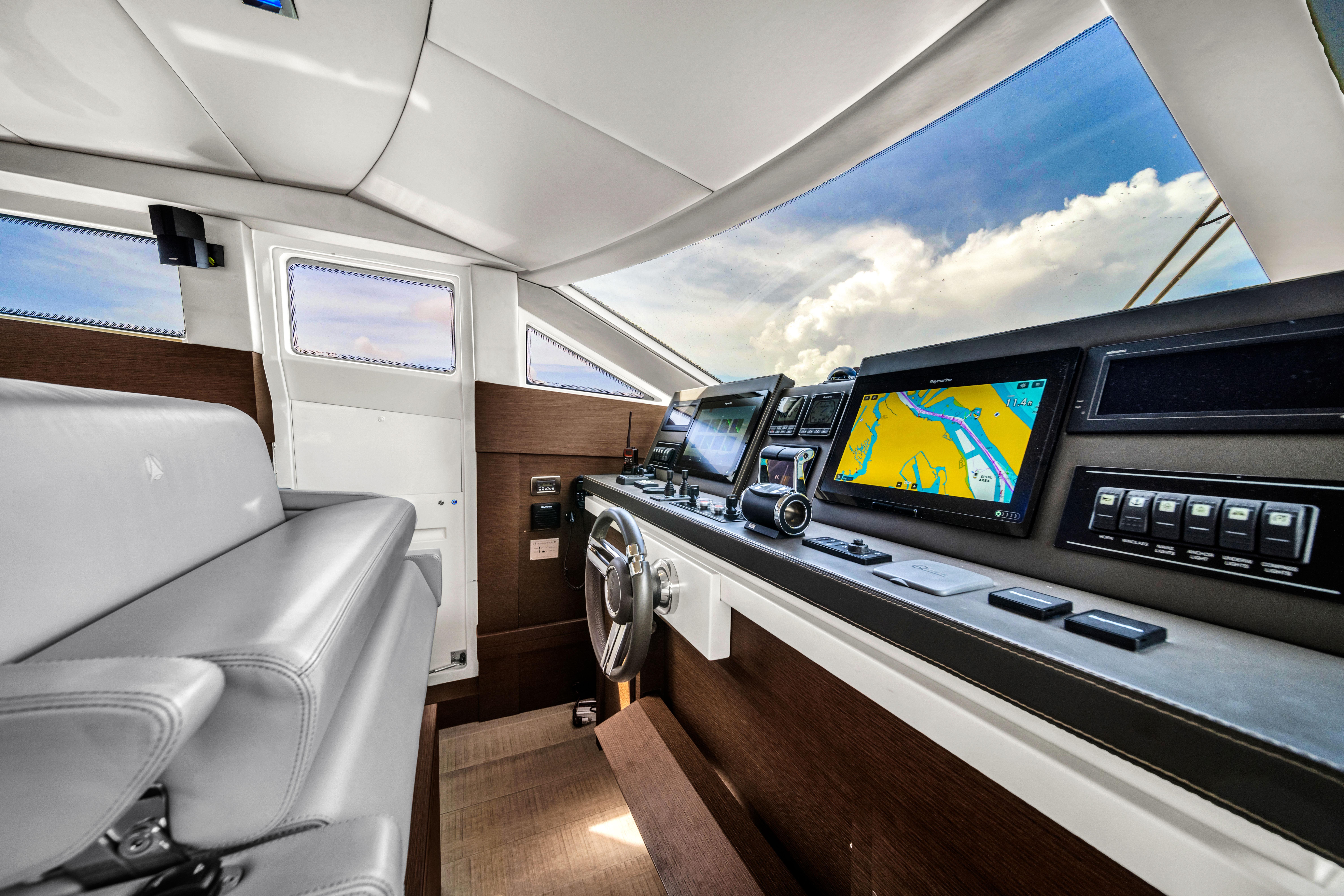 2015 Prestige 750 – photo 33