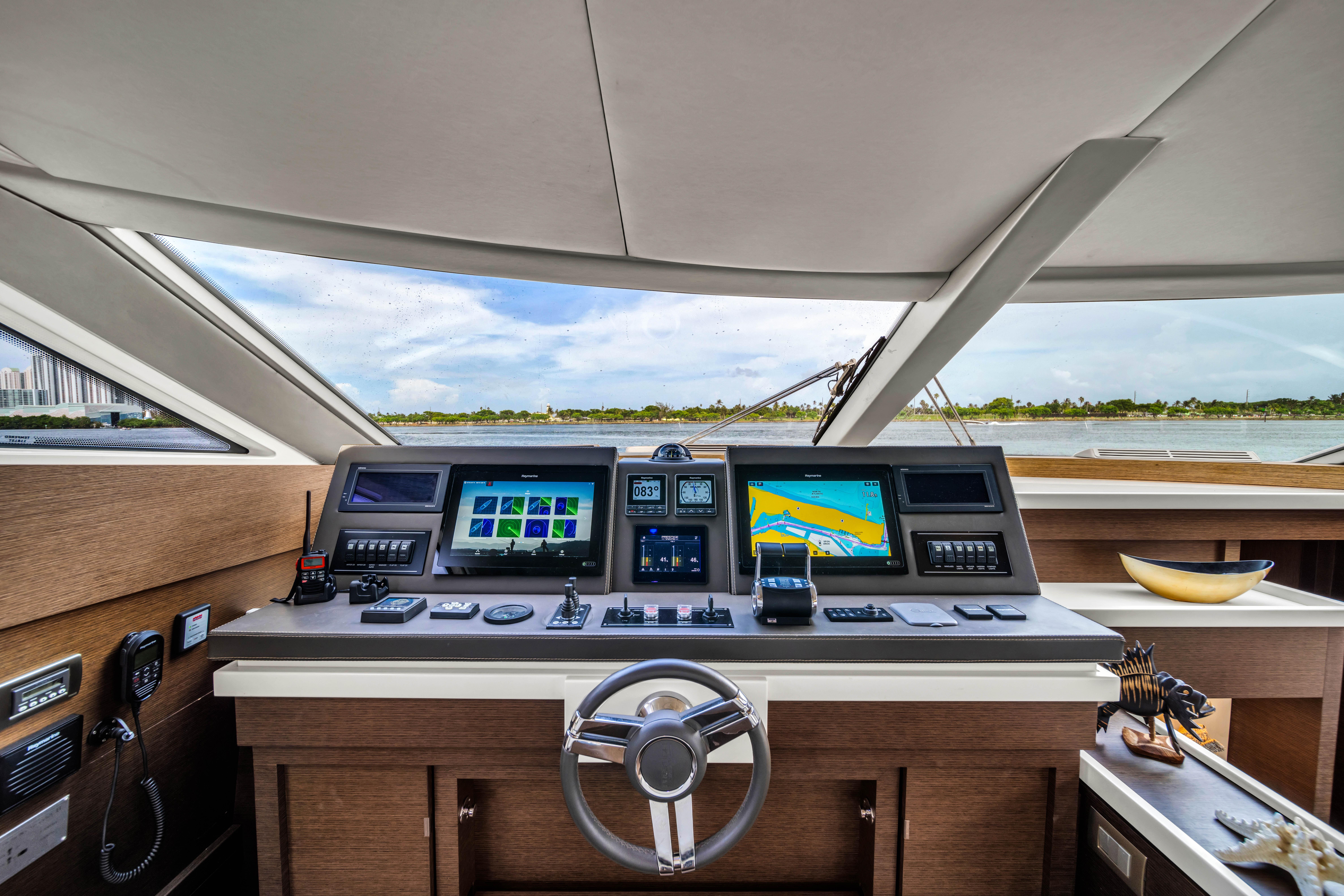 2015 Prestige 750 – photo 35