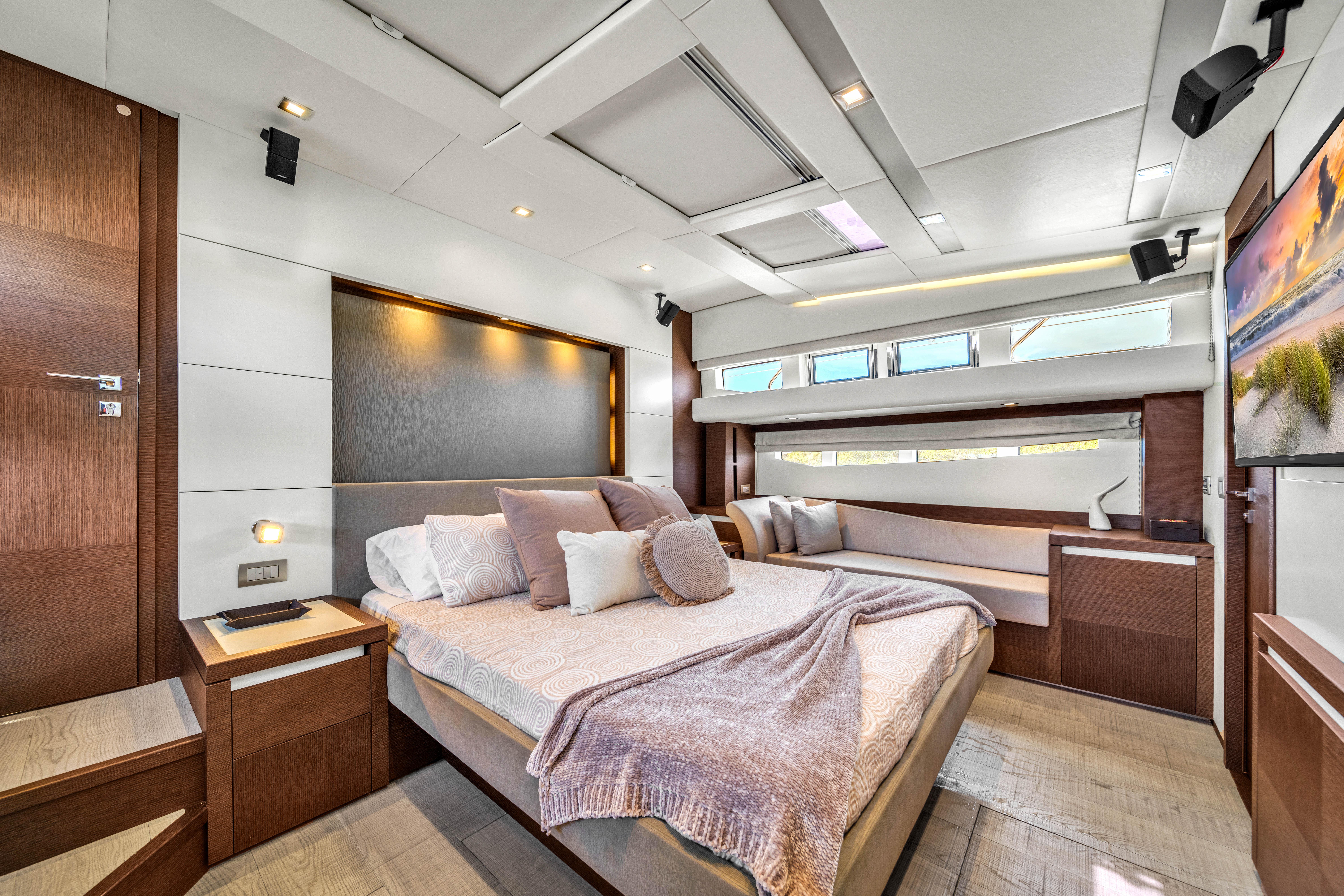 2015 Prestige 750 – photo 40