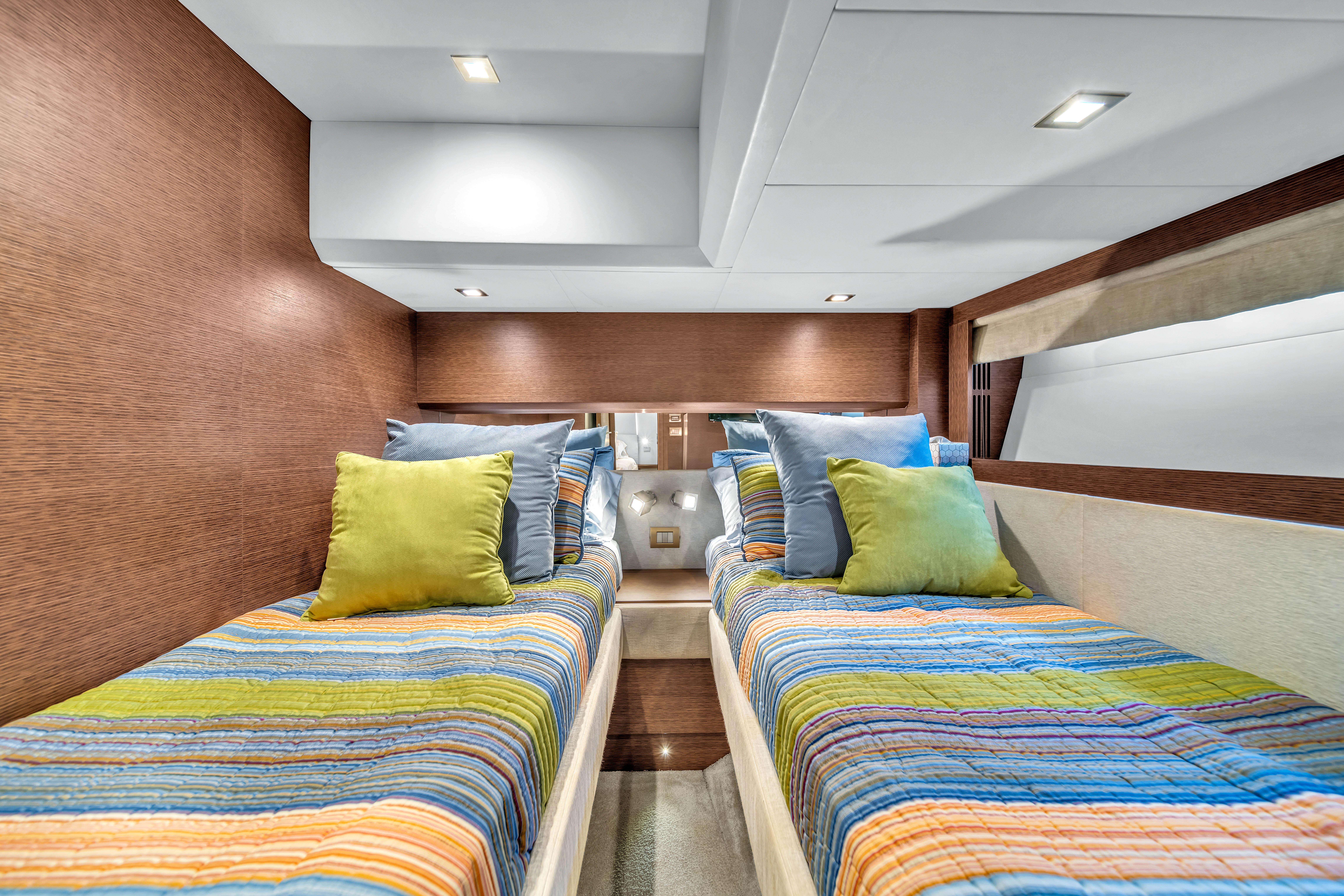 2015 Prestige 750 – photo 61