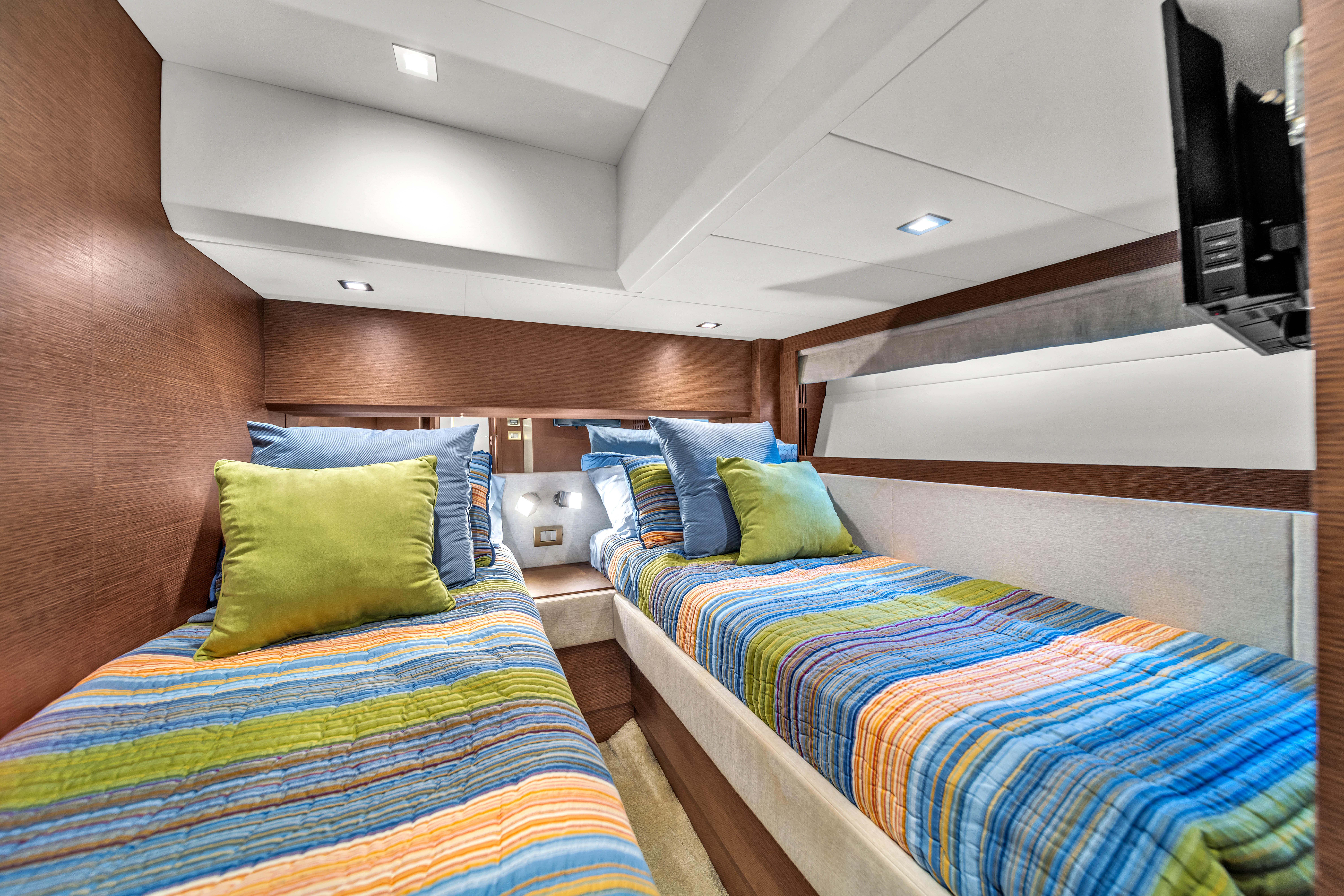2015 Prestige 750 – photo 62