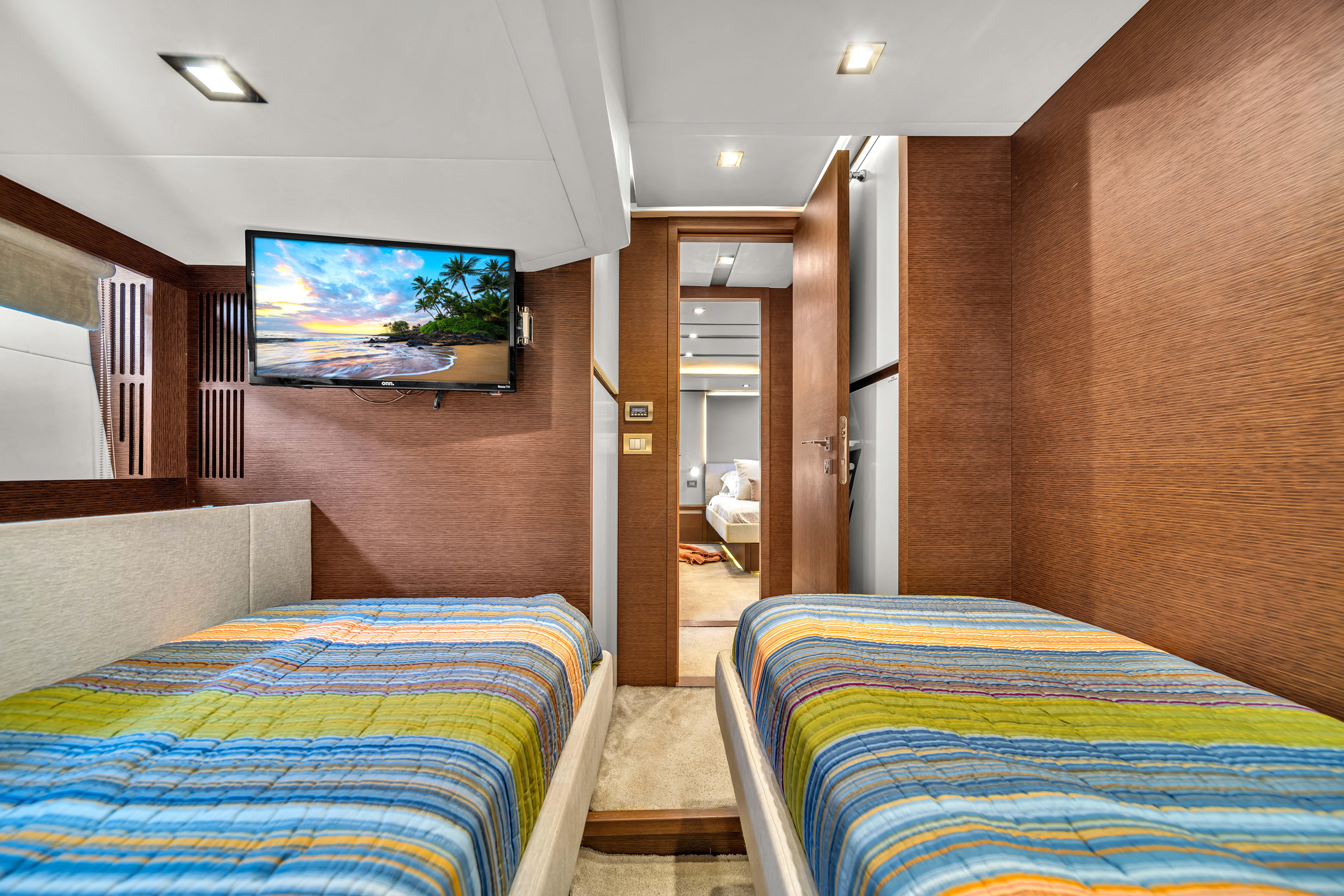 2015 Prestige 750 – photo 63