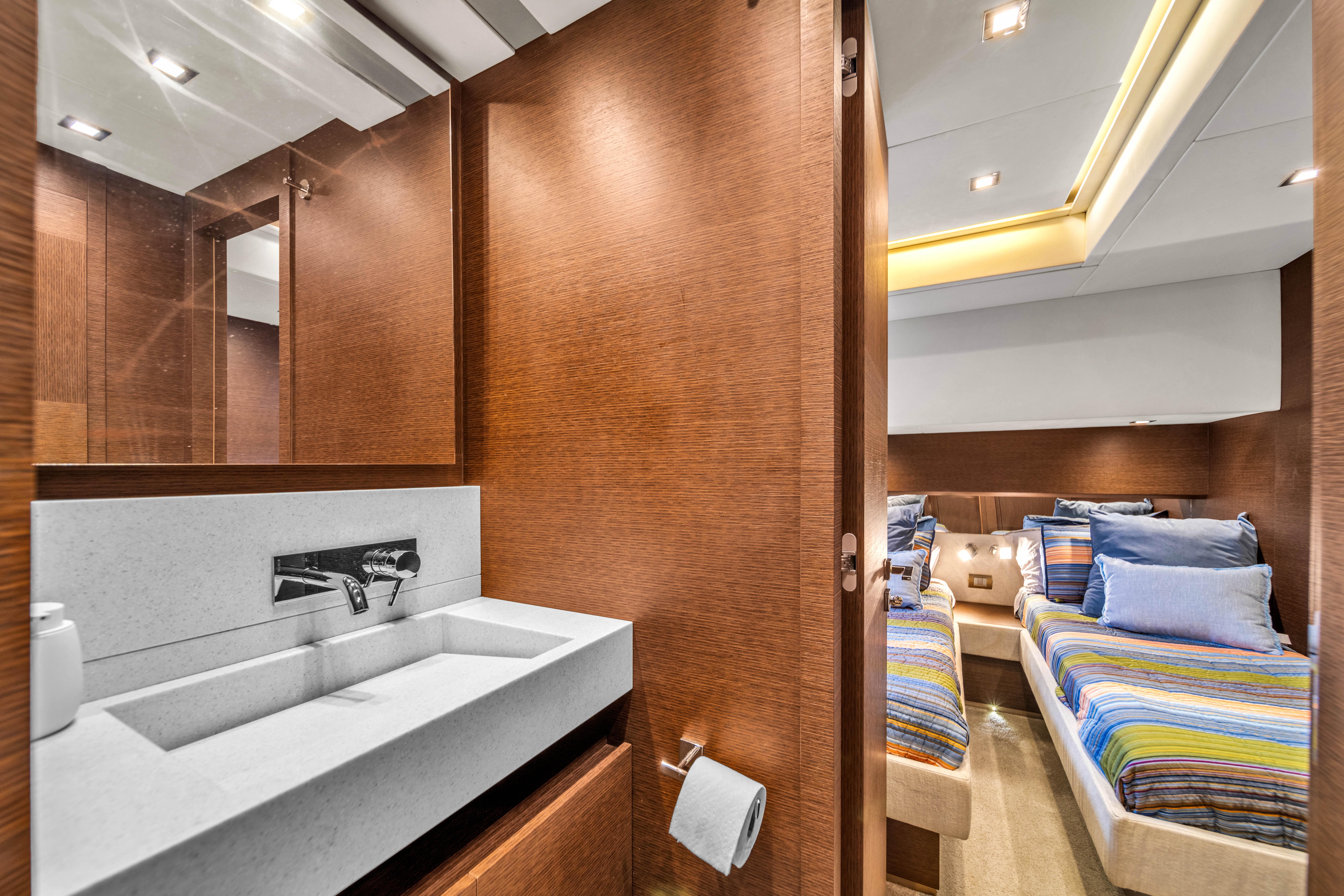 2015 Prestige 750 – photo 65