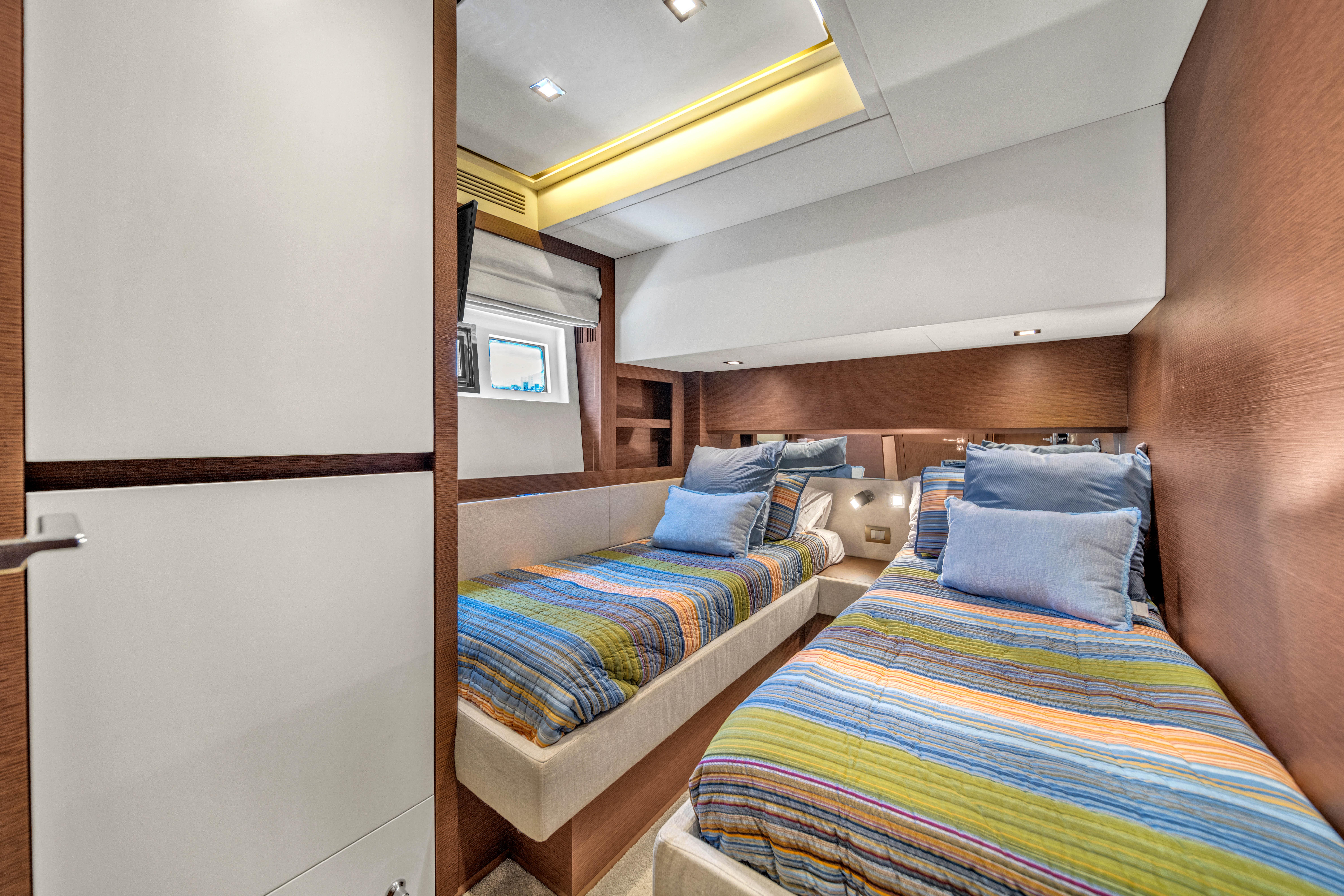 2015 Prestige 750 – photo 66