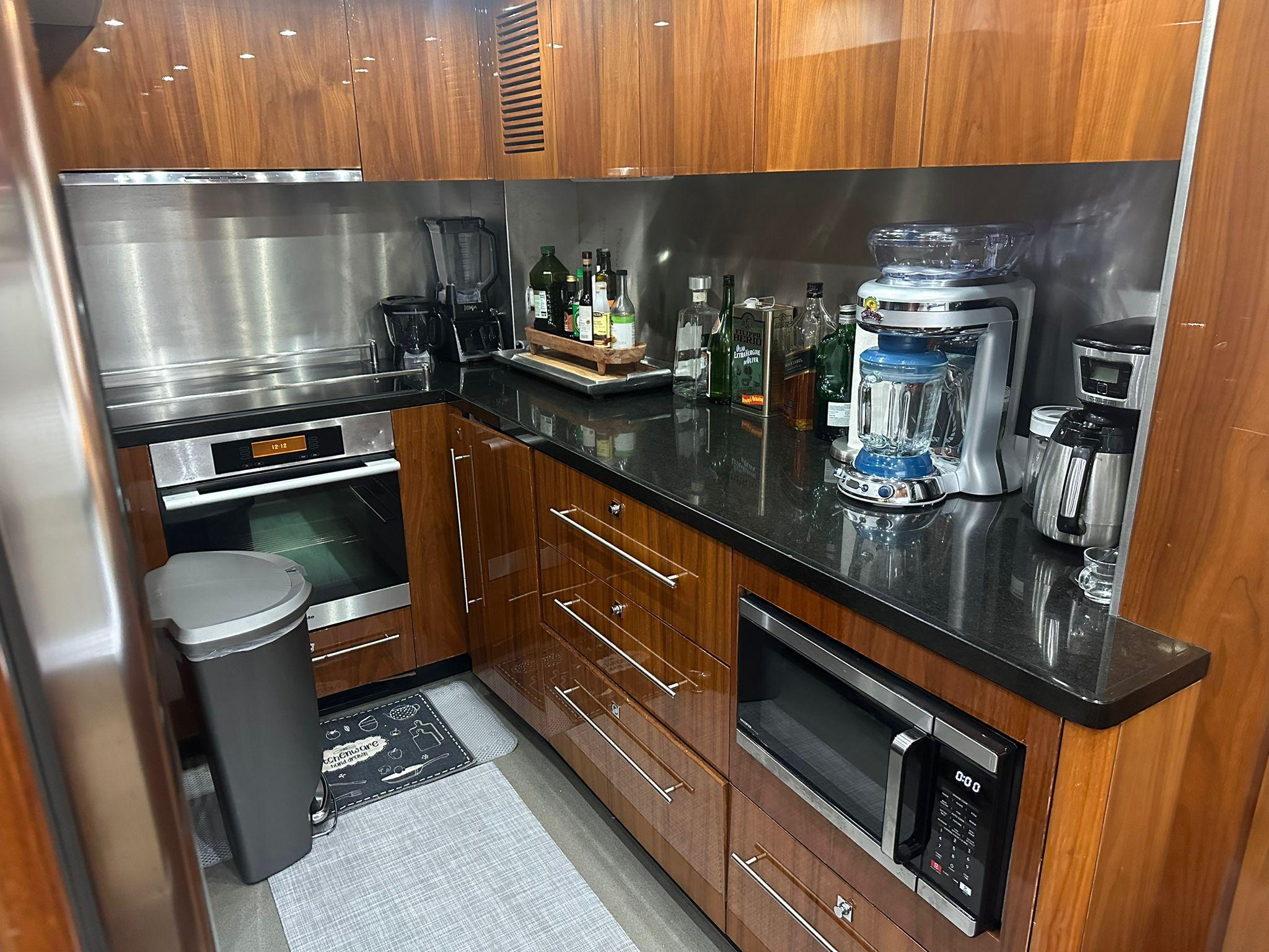 2012 Sunseeker 112 – photo 37